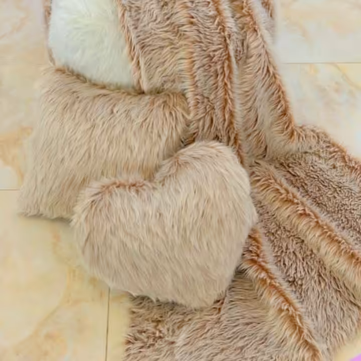 شال مبل خز پرزبلند رنگ کرم نسکافه ای ابعاد 100 در 180 سانتی متر