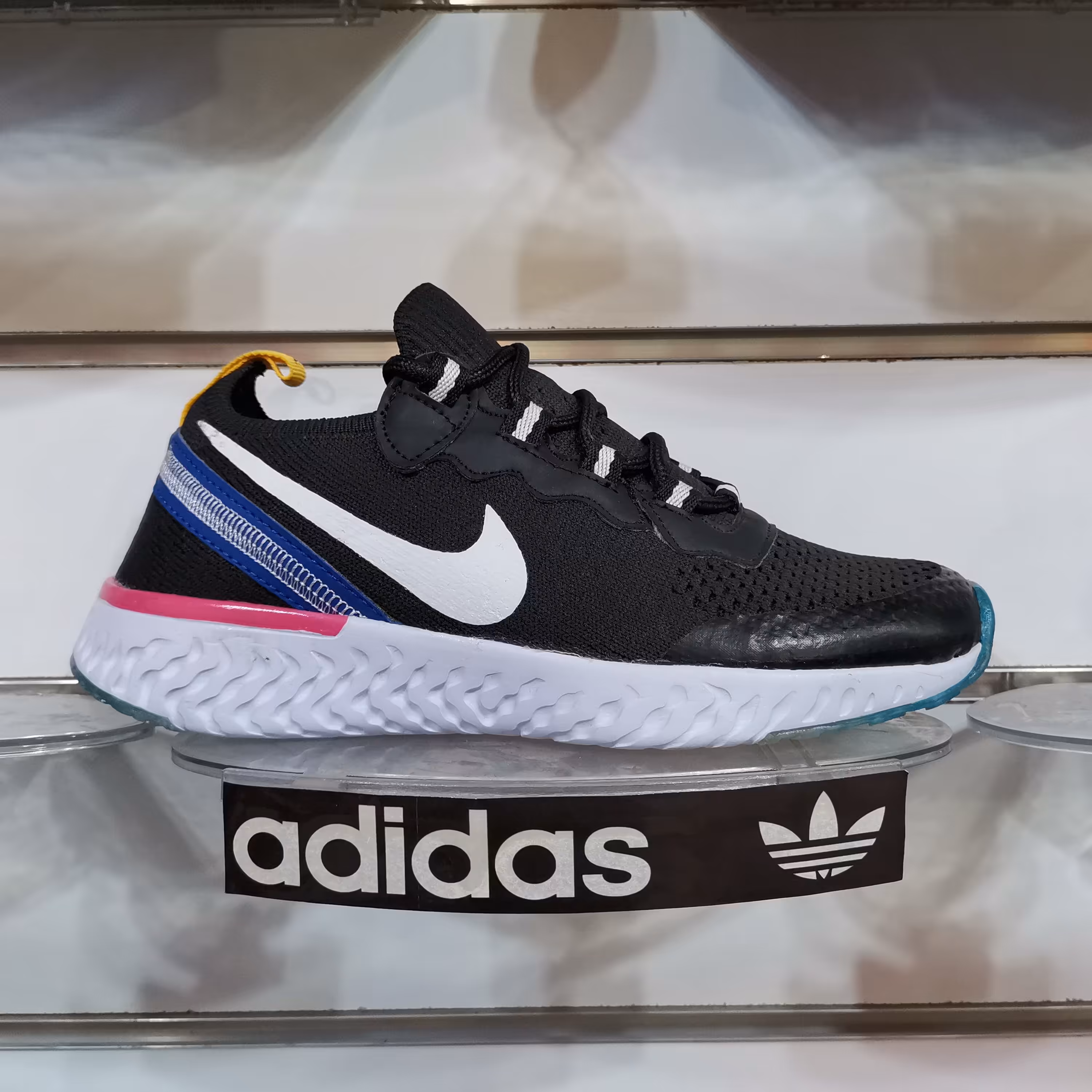 کفش ورزشی زنانه نایک