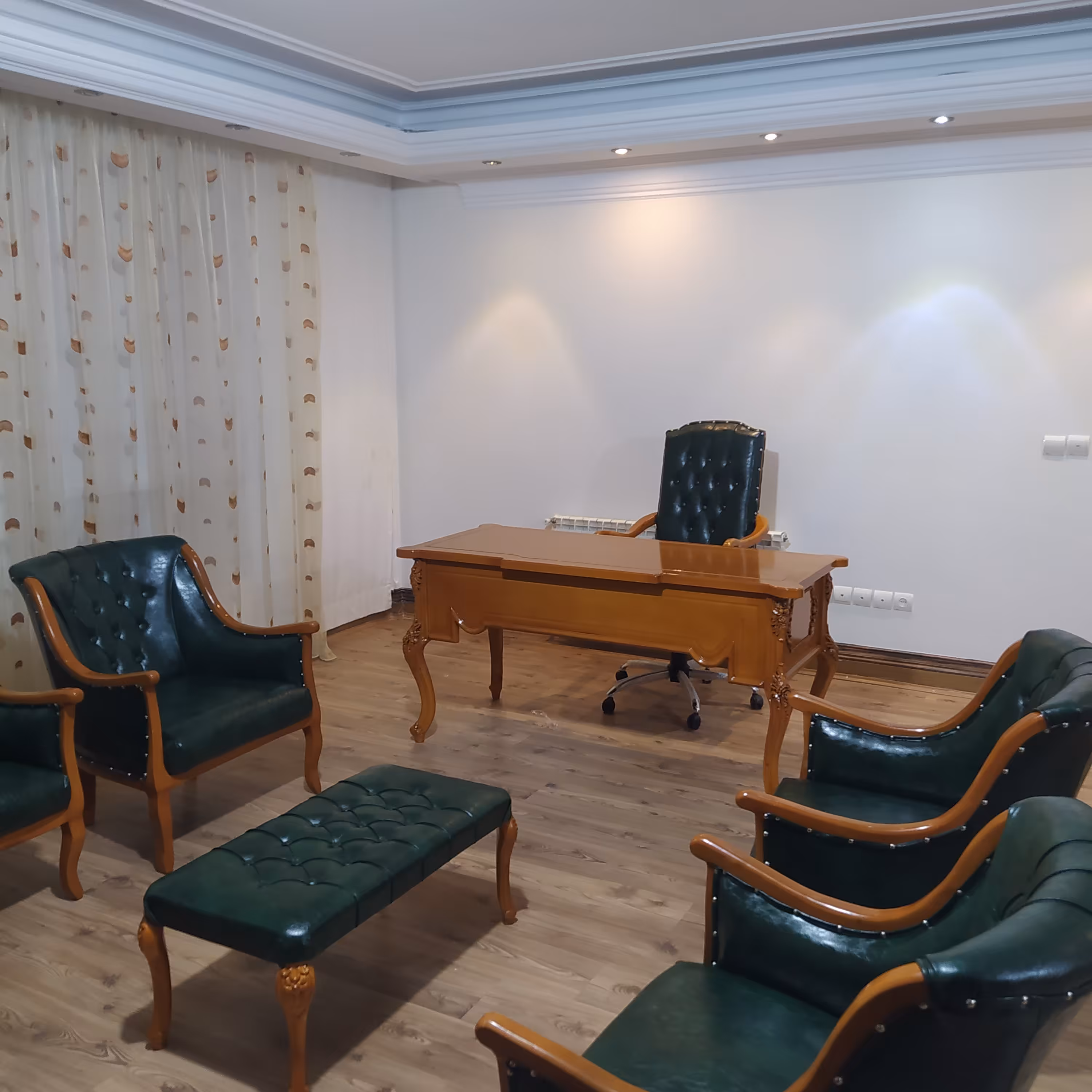 مبل اداری کلاسیک لمسه