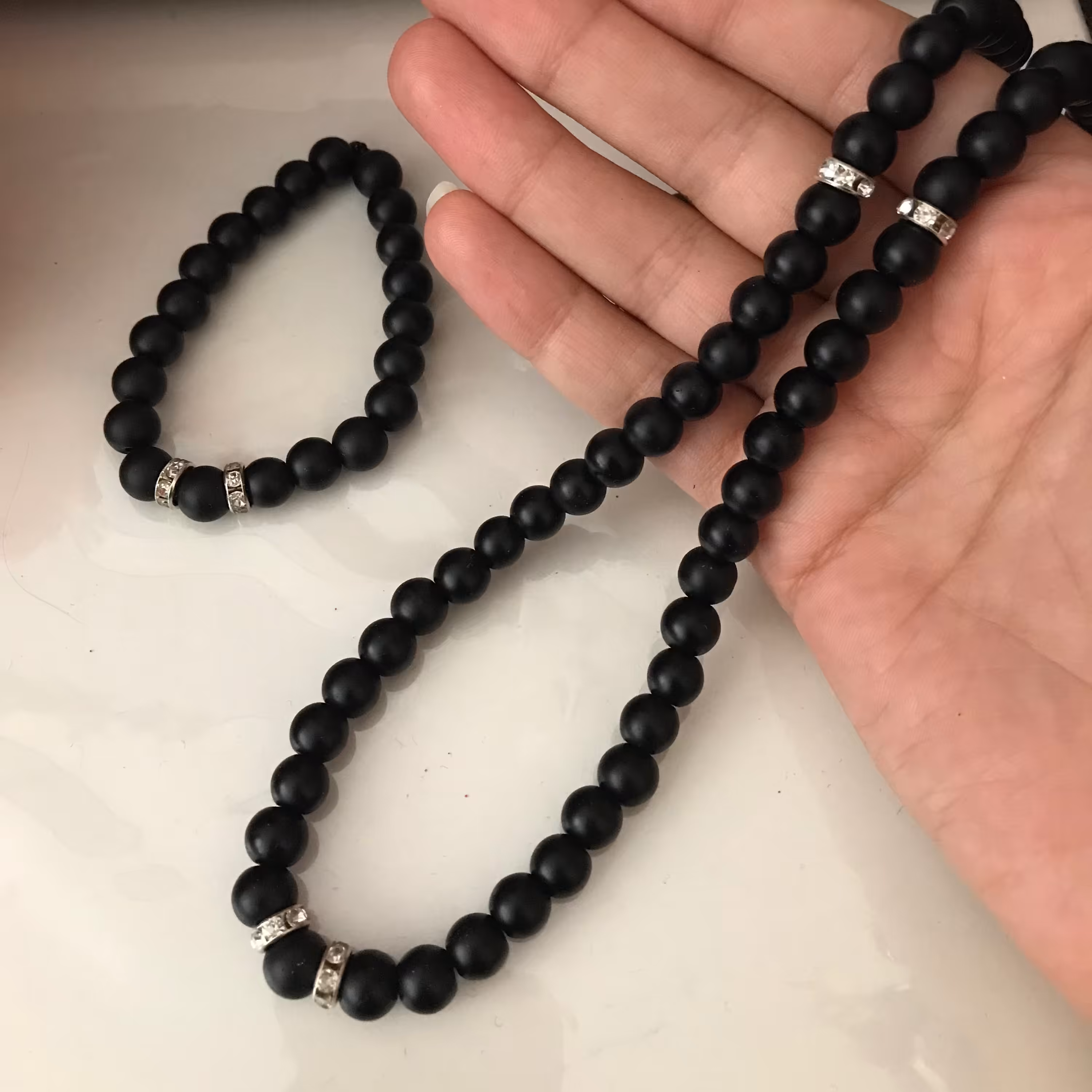 گردنبند و دستبند مهره ای اونیکس مشکی مات با نخ کشی محکم