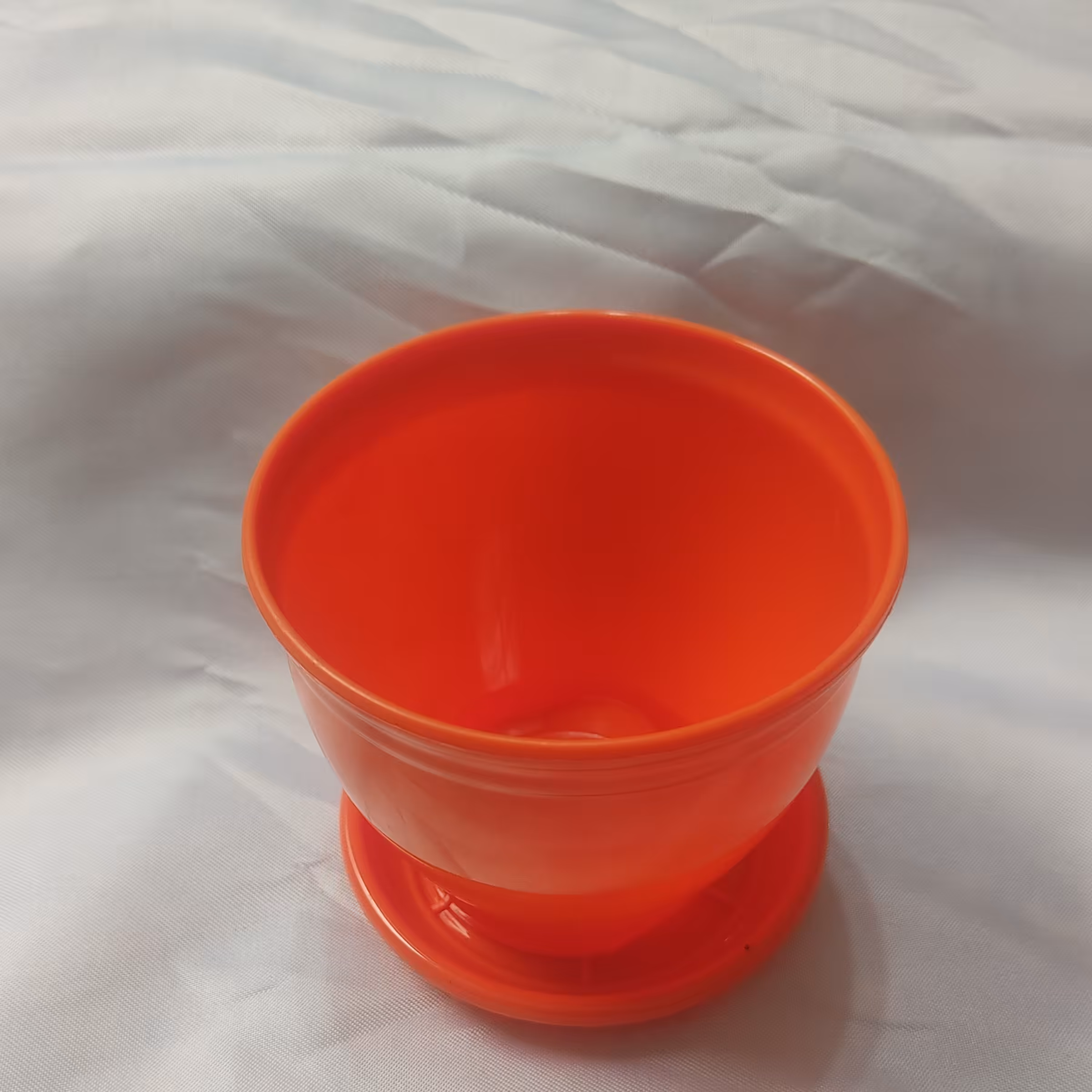 گلدان پلاستیکی مدل کلاسیک سایز 10 رنگ نارنجی با زیرگلدانی