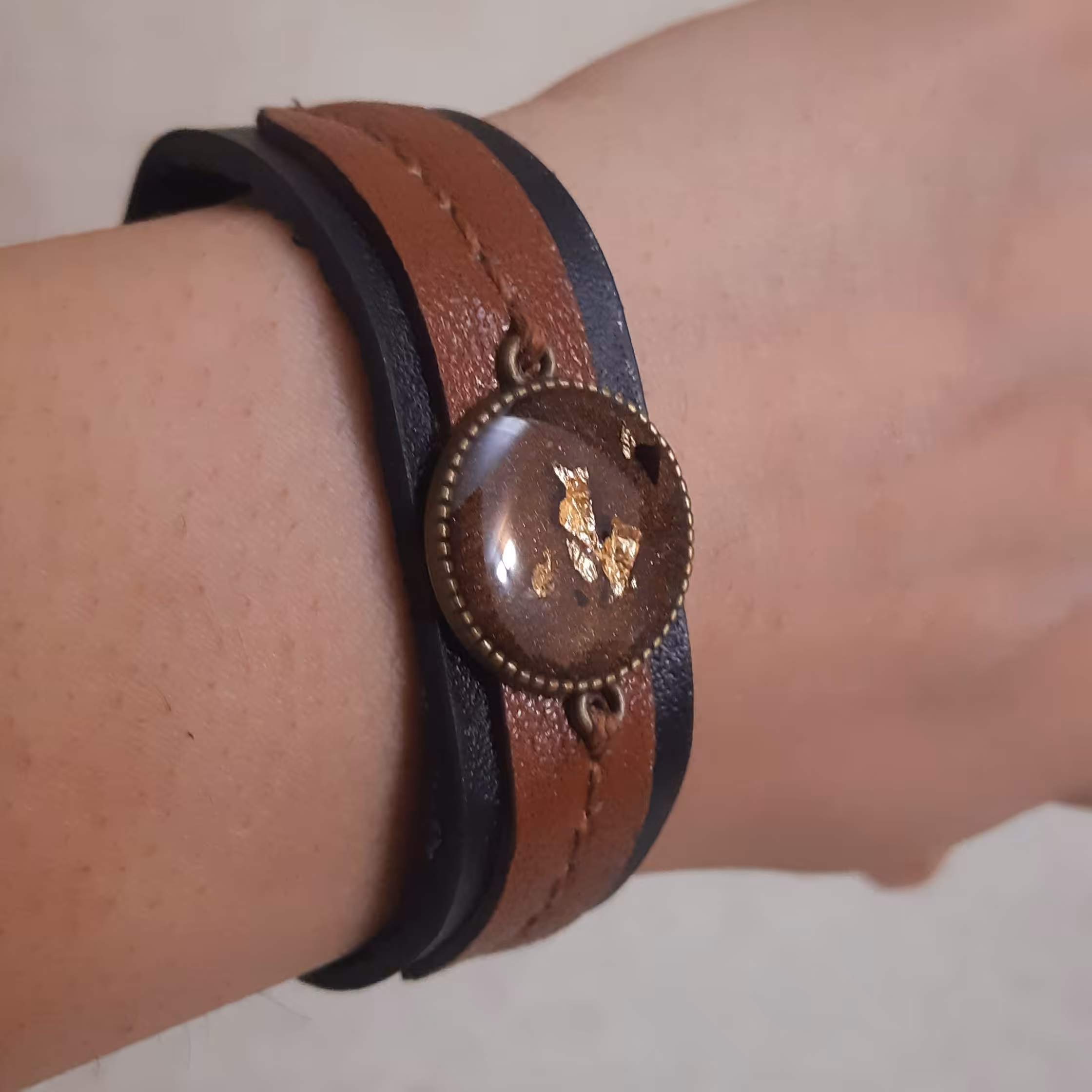 دستبند چرم و رزین