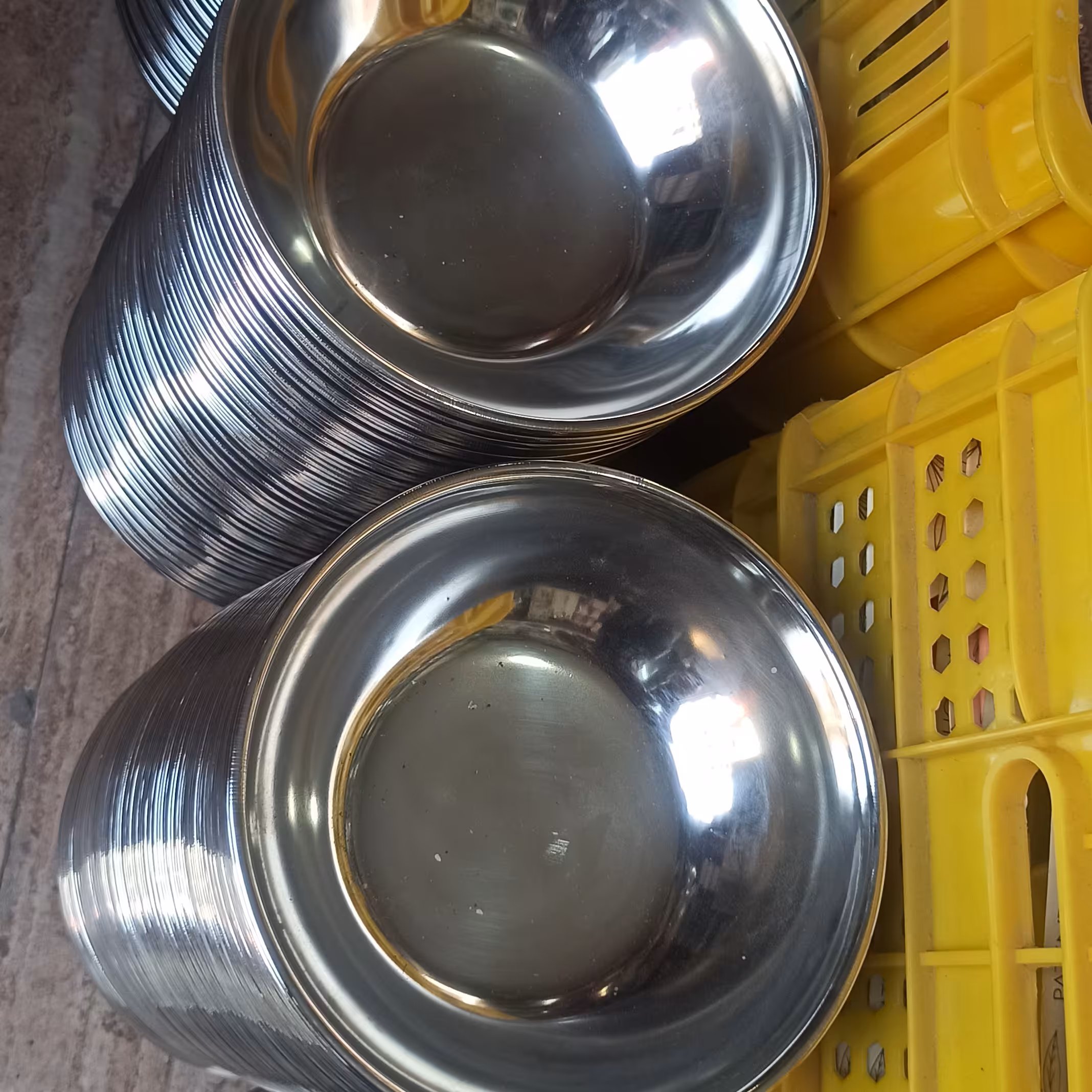 کاسه ابگوشت استیل 6عدد کاسه استیل دونفره سایز بزرگ  بقیه وسایل استیل هم موجوده استعلام بگیرید لوازم خانگی کمالی مشهد 