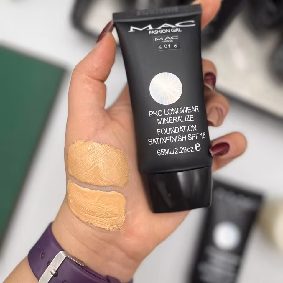 کرم پودر مک تیوپی
گریمی و عالی
کیفیت تضمینی 
حجم 65 گرم و سایز بزرگ 
شماره 1و2