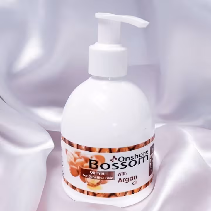 کرم آبرسان بوسوم مدل روغن آرگان حجم 250 میلی لیتر