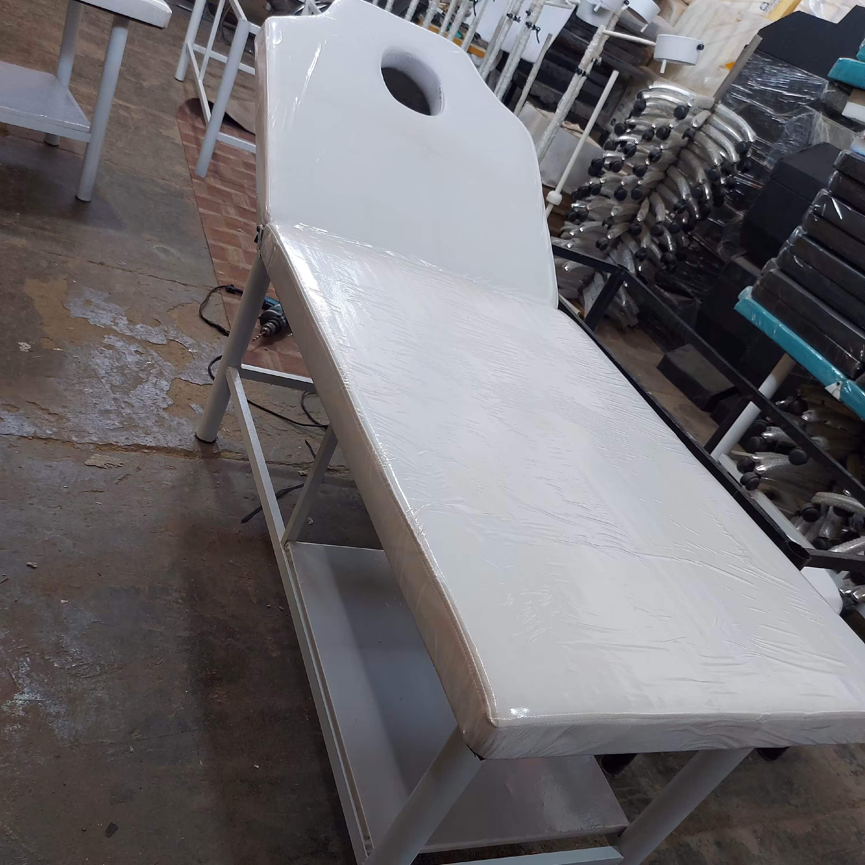 تخت اپلاسیون وماساژ(پس کرایه وهزینه ارسال زمان تحویل)