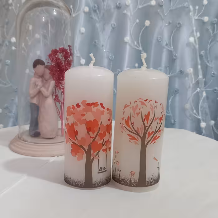 شمع پارافین استوانه طرح درخت عشق قطر 4 ارتفاع 10 سانتی متر