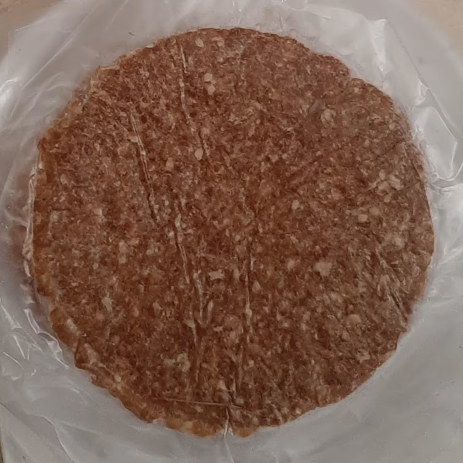 همبرگر ویژه تهیه شده ازصددرصدگوشت گرم گوساله .دربسته های نیم کیلویی و5عددی هر عدد 100گرم و15 سانتی متر.