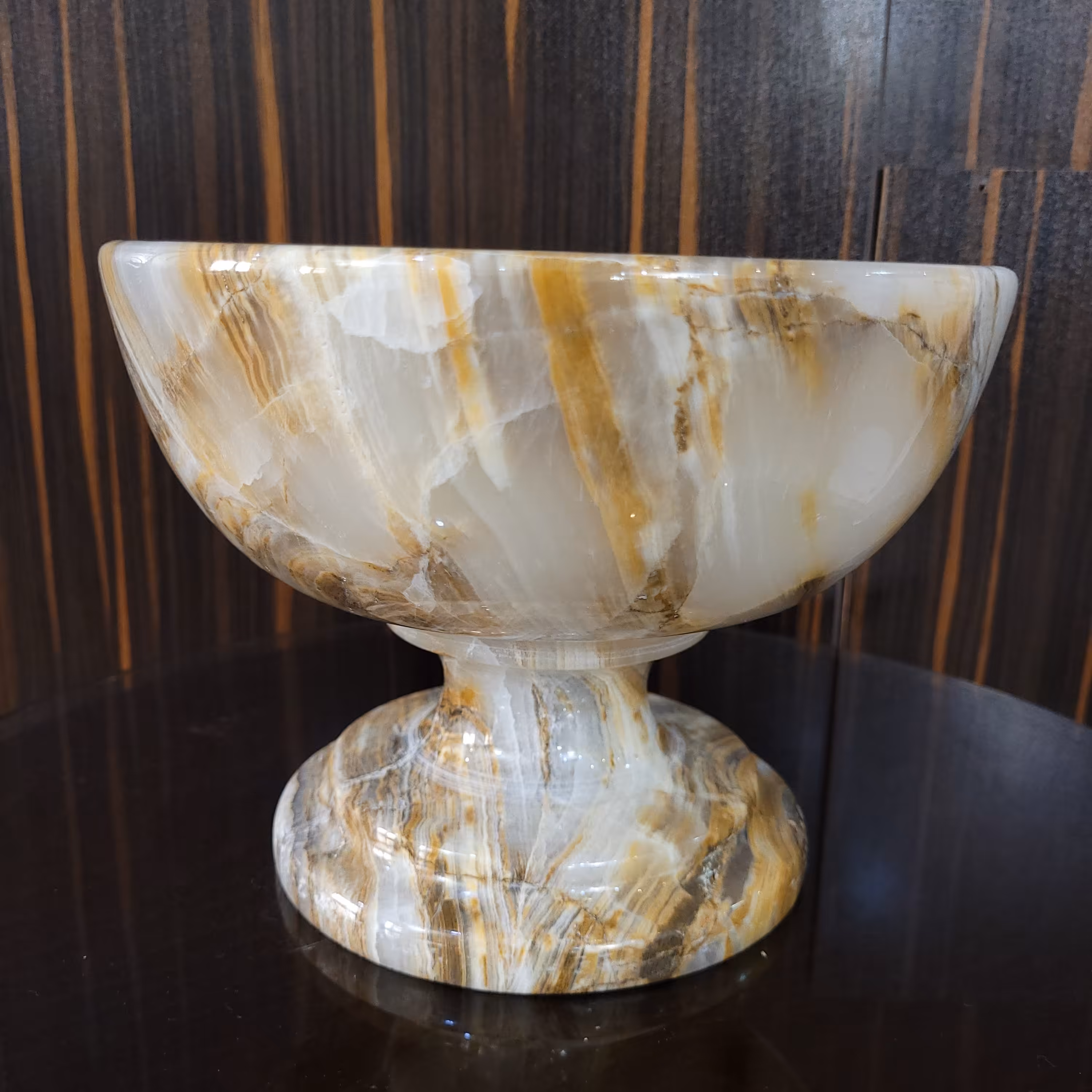 ظرف سنگ مرمر پایه دار رگه دار قهوه ای