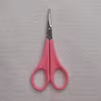 قیچی ابرو دسته صورتی اعلا با کیفیت تیغ استیل ضد آب