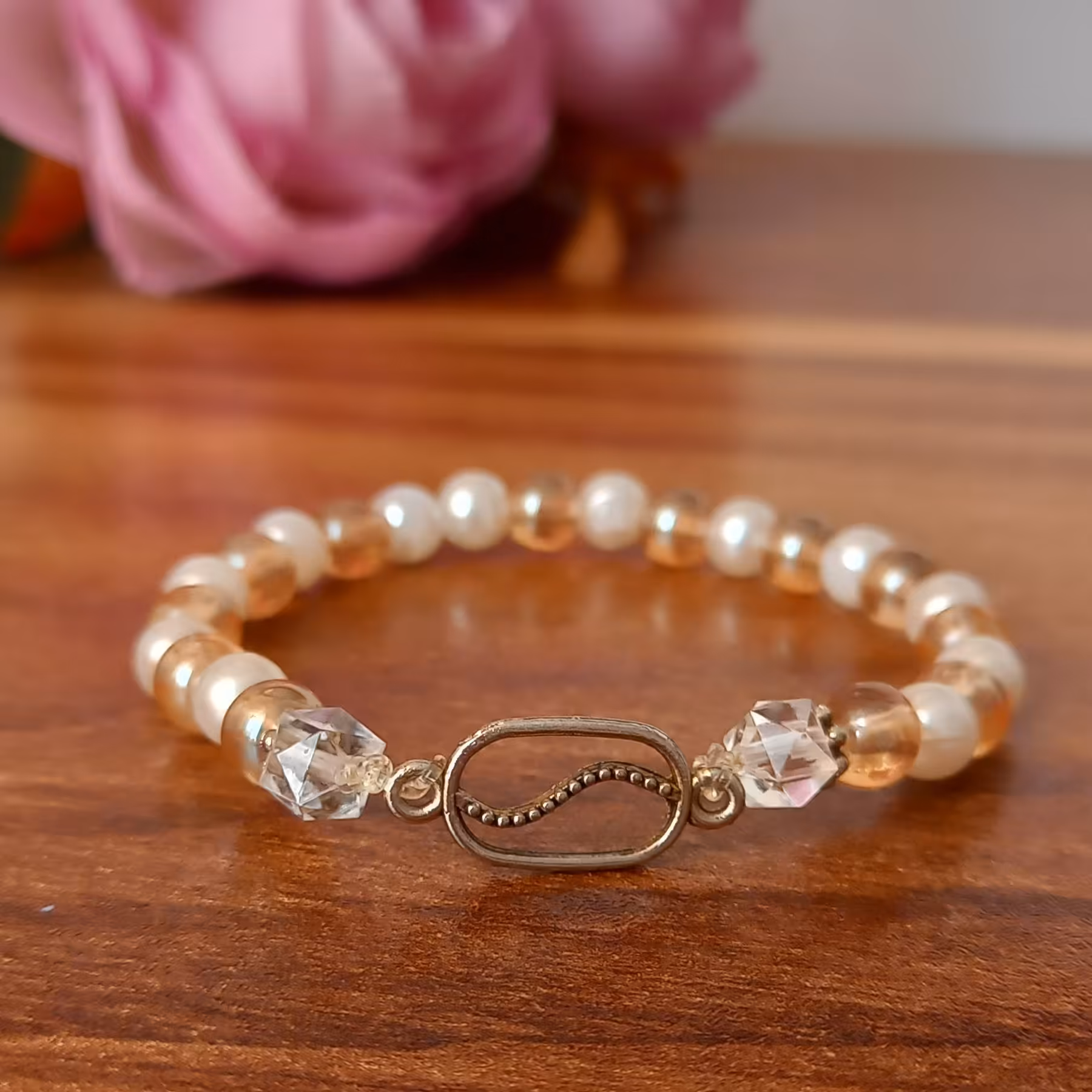 دستبند  عسلی سفید 