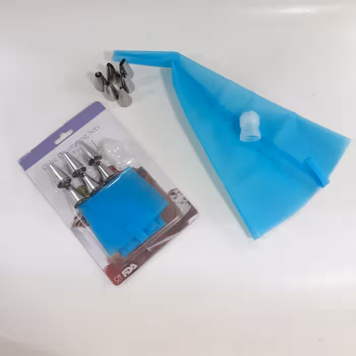 قیف خامه زن سیلیکونی همراه پیچ و 6 مدل ماسوره 