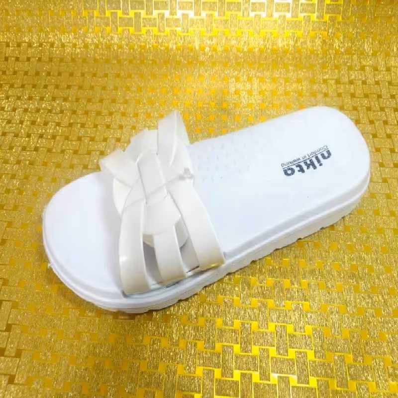 کد 301
دمپایی زنانه نیکتا 
مدل L200SCS
سبک و راحت 
جنس EVA