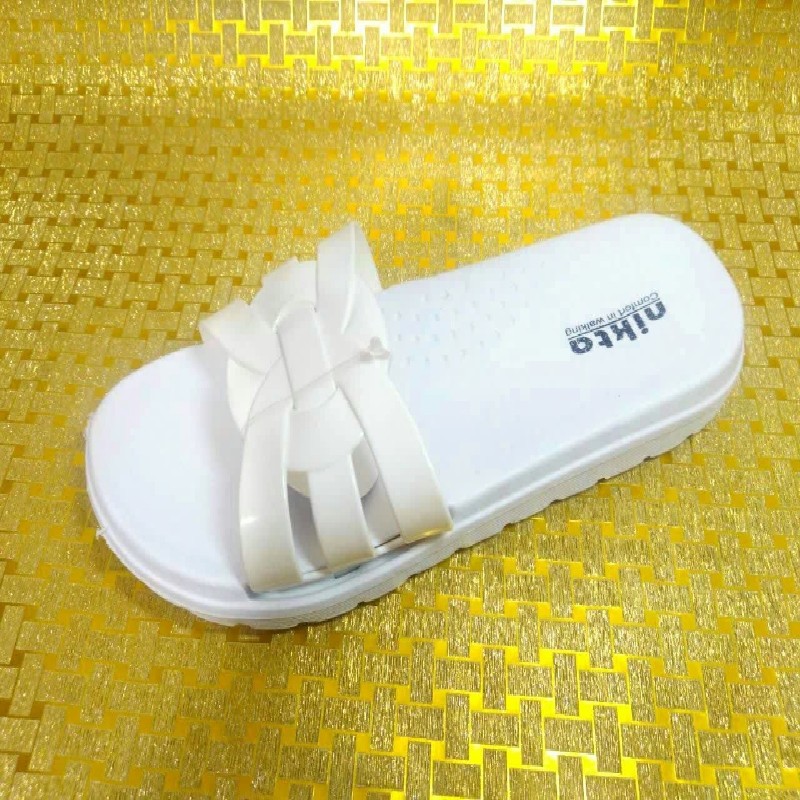 کد 301
دمپایی زنانه نیکتا
مدل L200SCS
سبک و راحت
جنس EVA