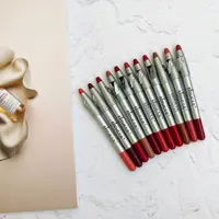 رژلب مدادی  تراش دار دوسه 
مغزی کلفت و روان 
کاملا نرم و روان 
کیفیت عااالی 
بدون سرب 
رنگ بندی بینظیر 
بدون پوسته پوسته