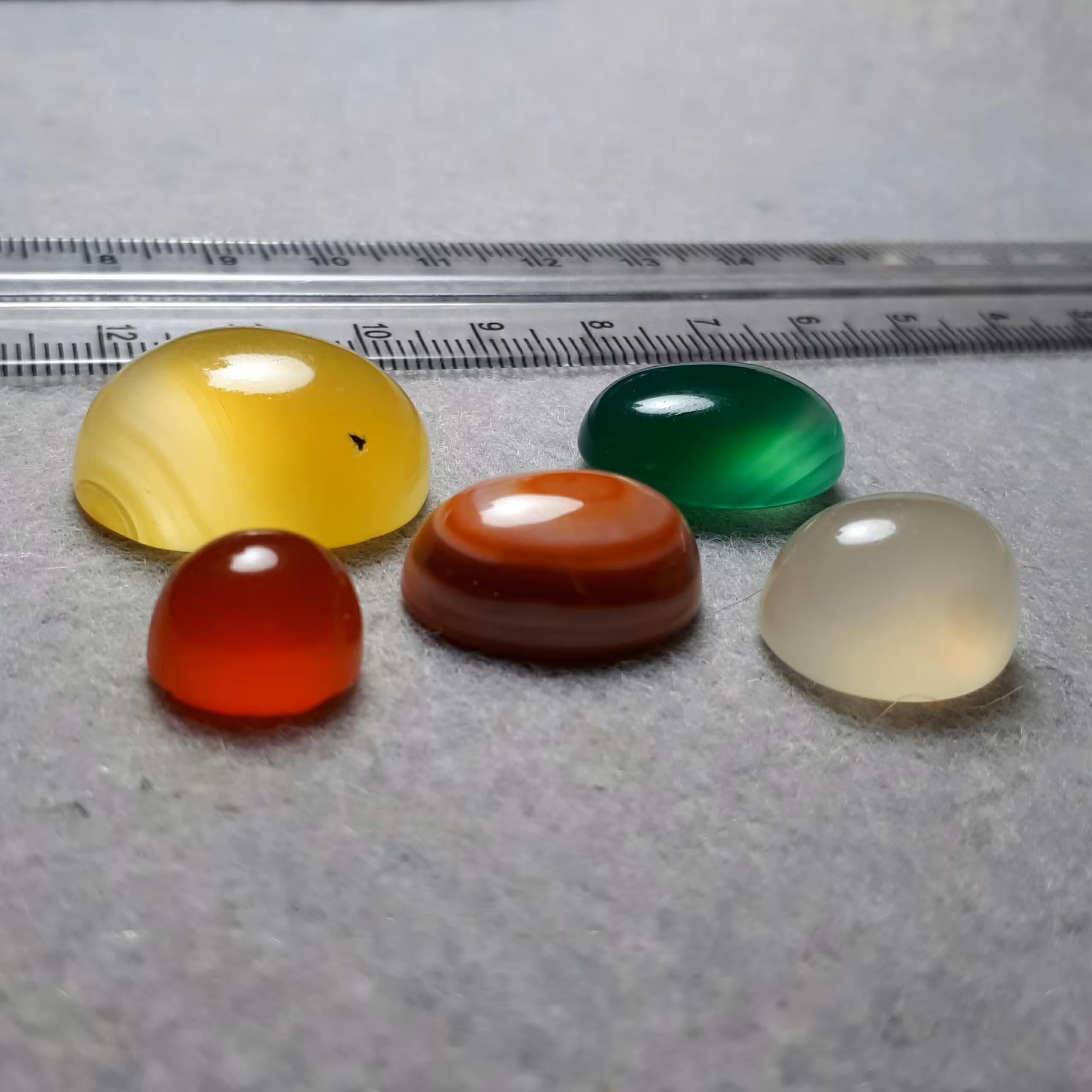 عقیق های طبیعی  خوش رنگ و اصیل...