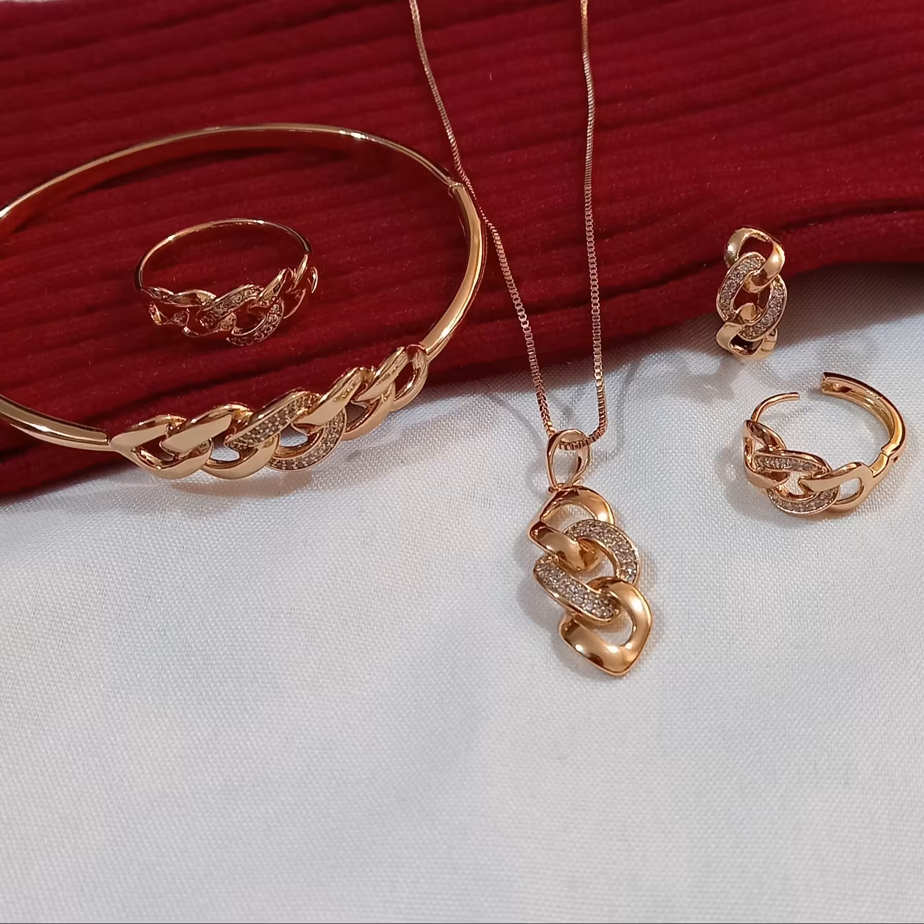 سرویس کارتیر برند ژوپینگ طرح طلا با آبکاری طلا 18 عیار