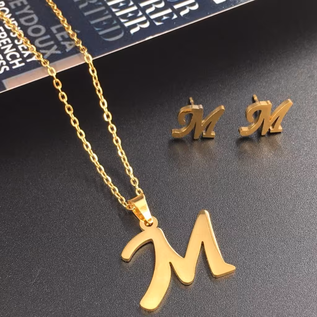 نیم ست حرف M رنگ ثابت