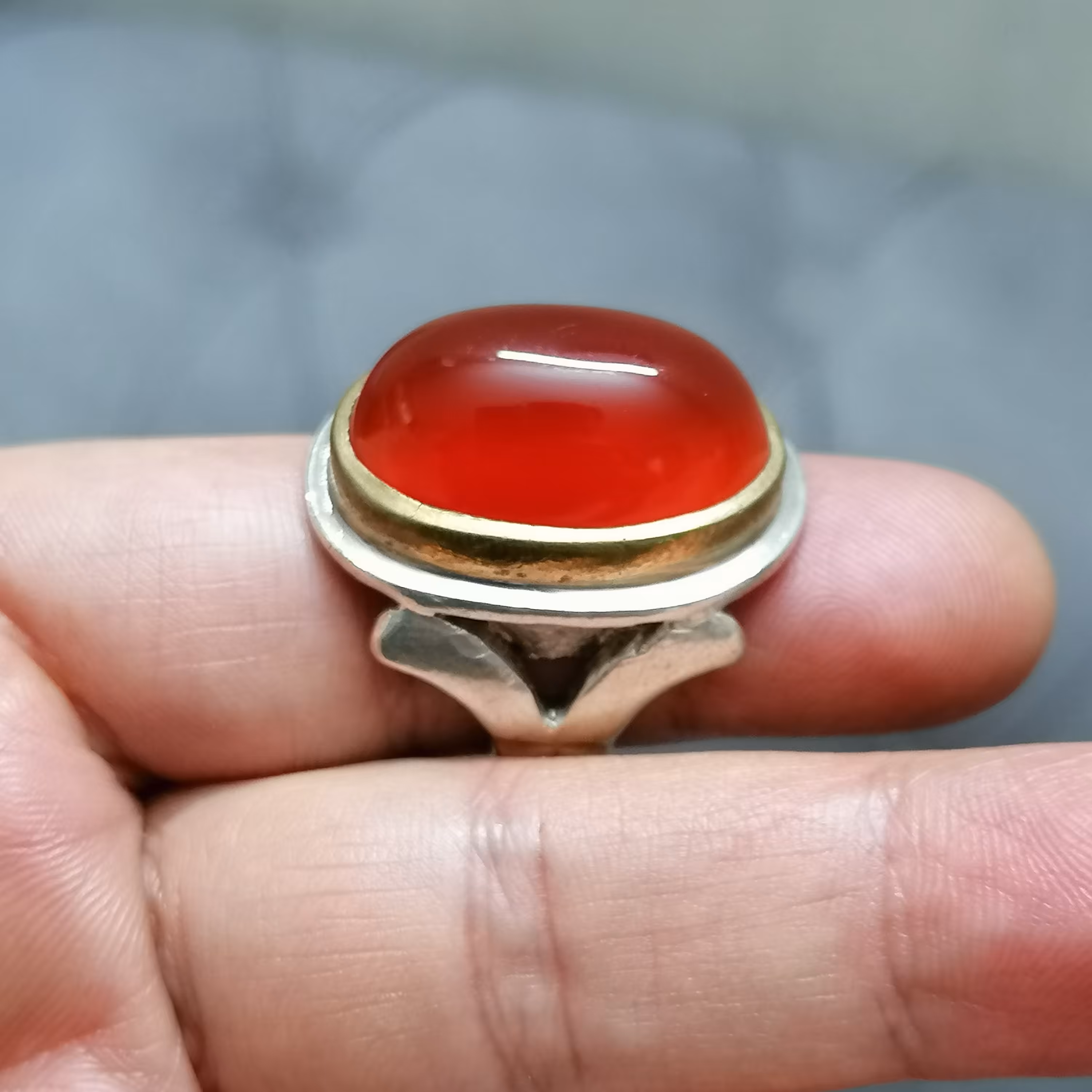 انگشتر نقره با نگین عقیق سرخ قواره دار رکاب دستساز سربرنجی شکیل رکاب 3 تکه زیبا و خوش دست سایز 66 یا علی شاه علی