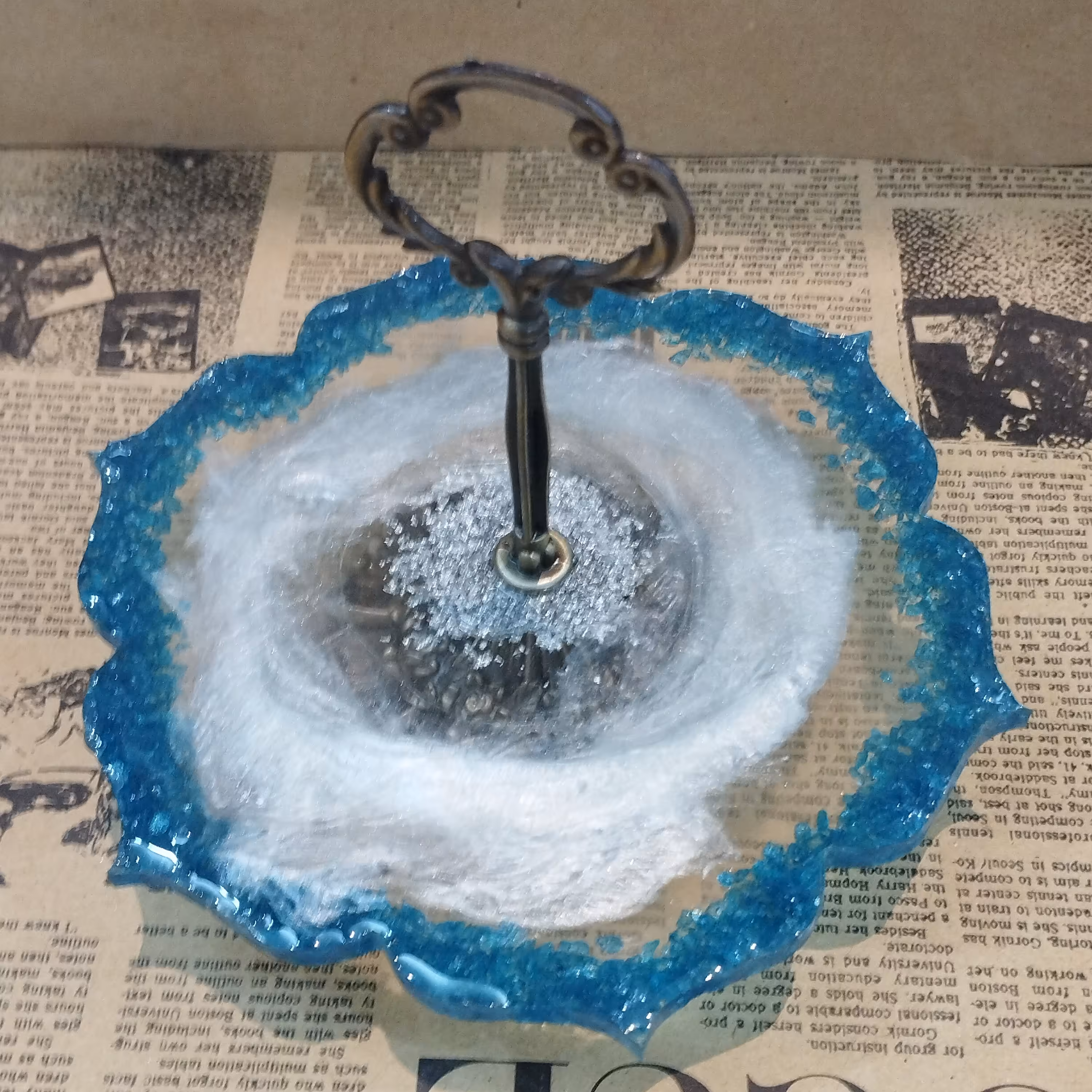 شکلات خوری پایه دار رزینی یک طبقه  طرح ژئود 