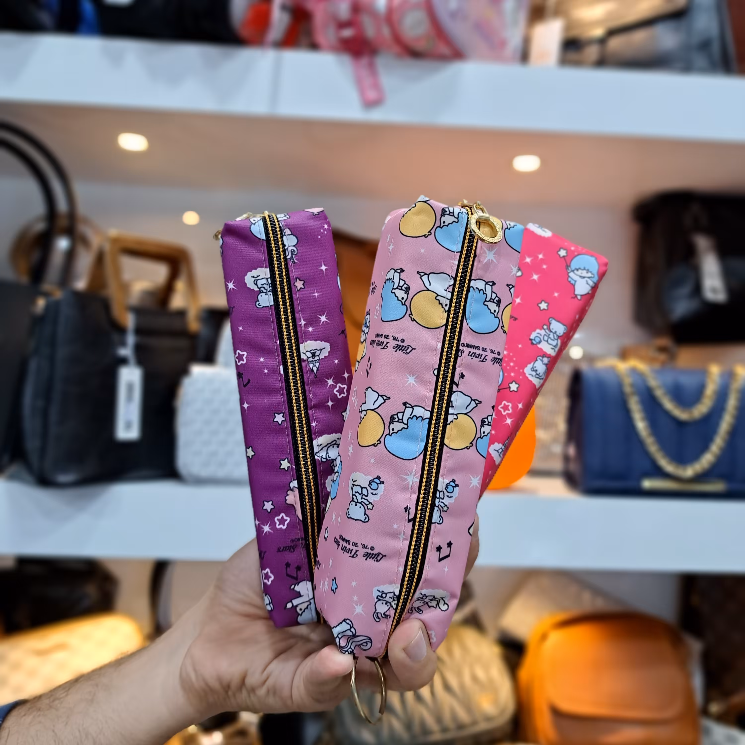 انواع جامدادی تک زیپ در طرح های منتوع دخترانه و پسرانه چاپی و سنتی و گلدار چیرکی 