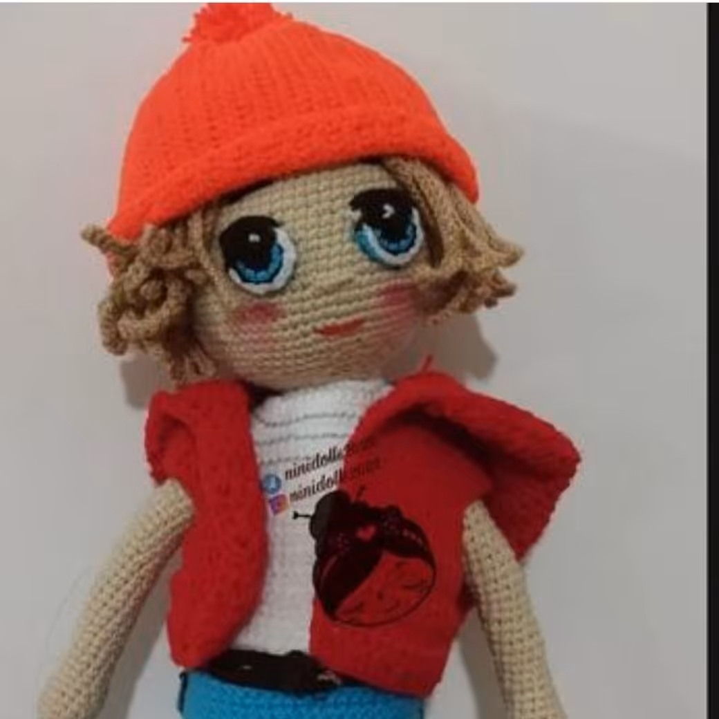 پسر انگبین عروسک بافتنی با قلاب 