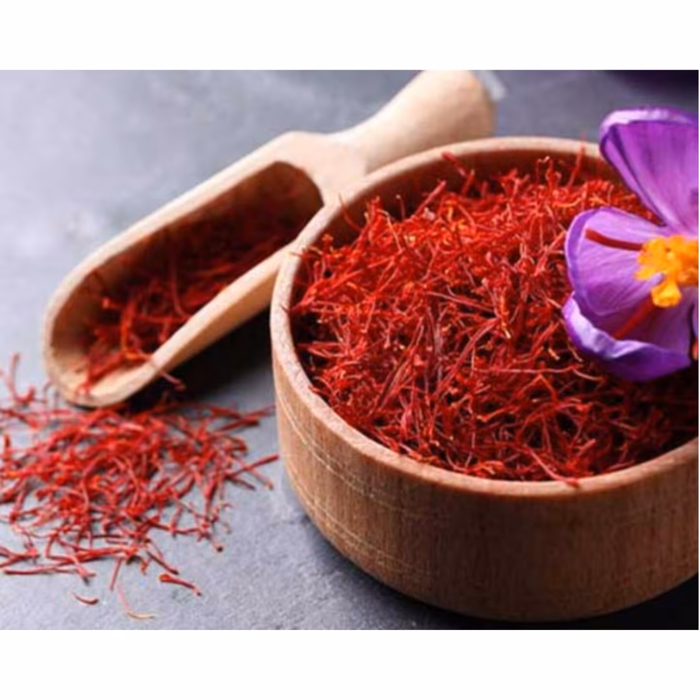 زعفران  نگین یک گرمی محصول خراسان رضوی