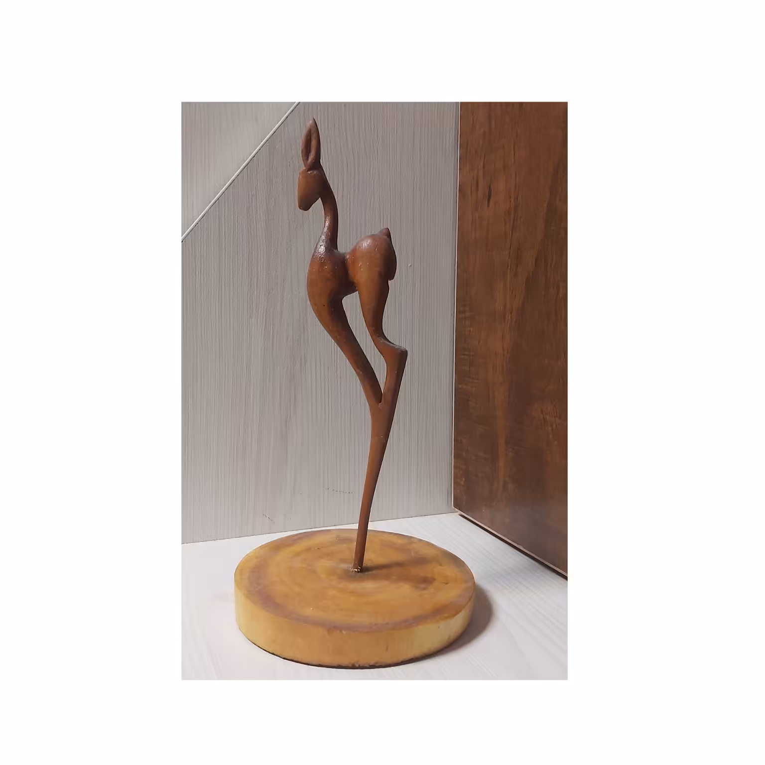 مجسمه چوبی اهوی تنها با پایه چوبی،  حدود 25 سانتی متر سالم با براق کننده، ارسال رایگان