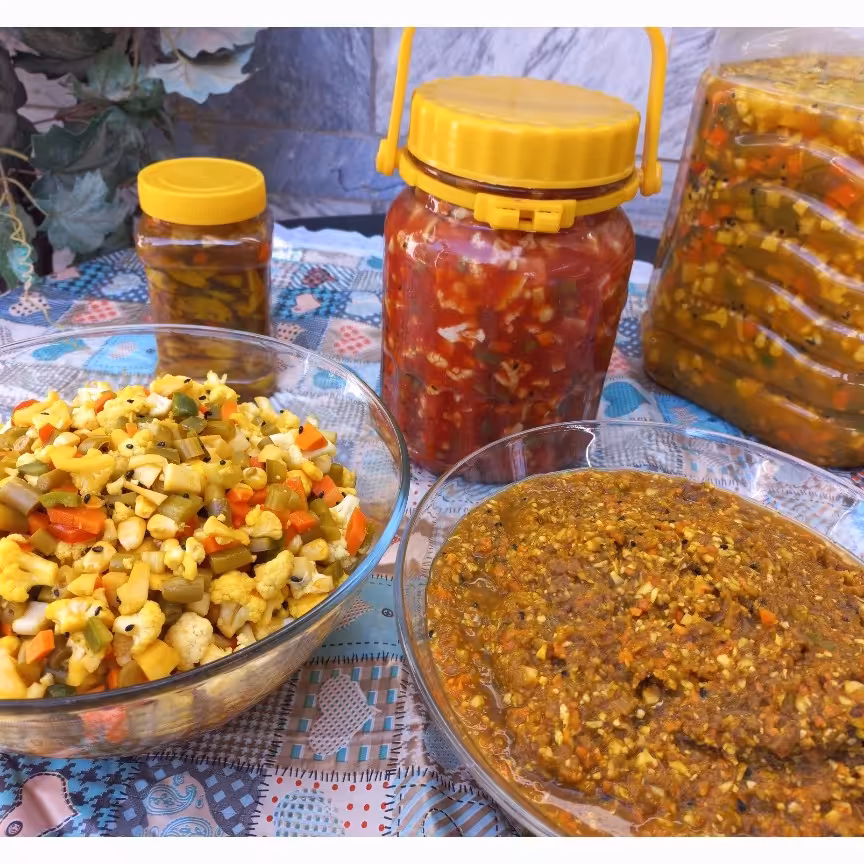 ترشی مخلوط وخوش طعم دربسته بندی(800گرمی)