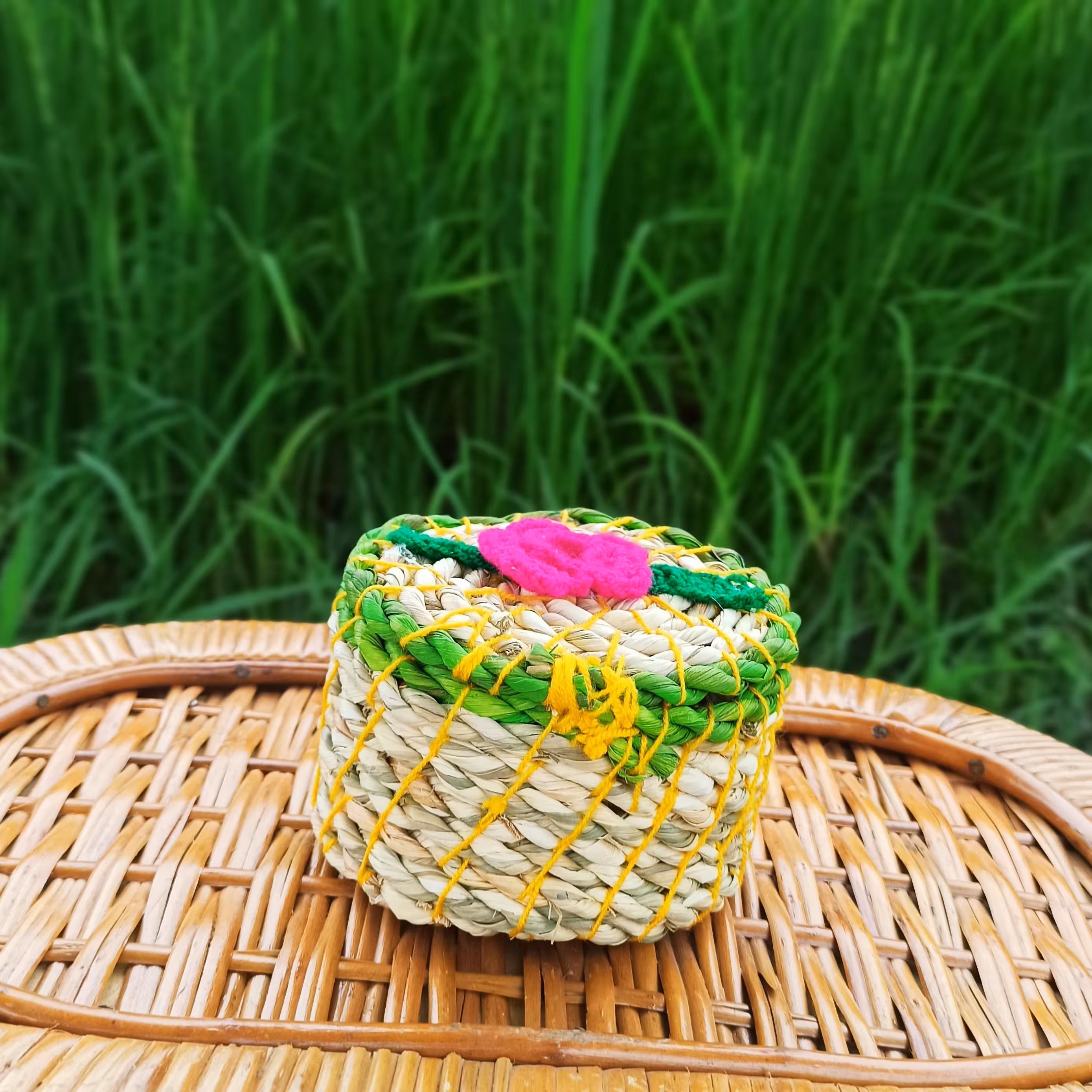 جای نخ و سوزن حصیری کوچک