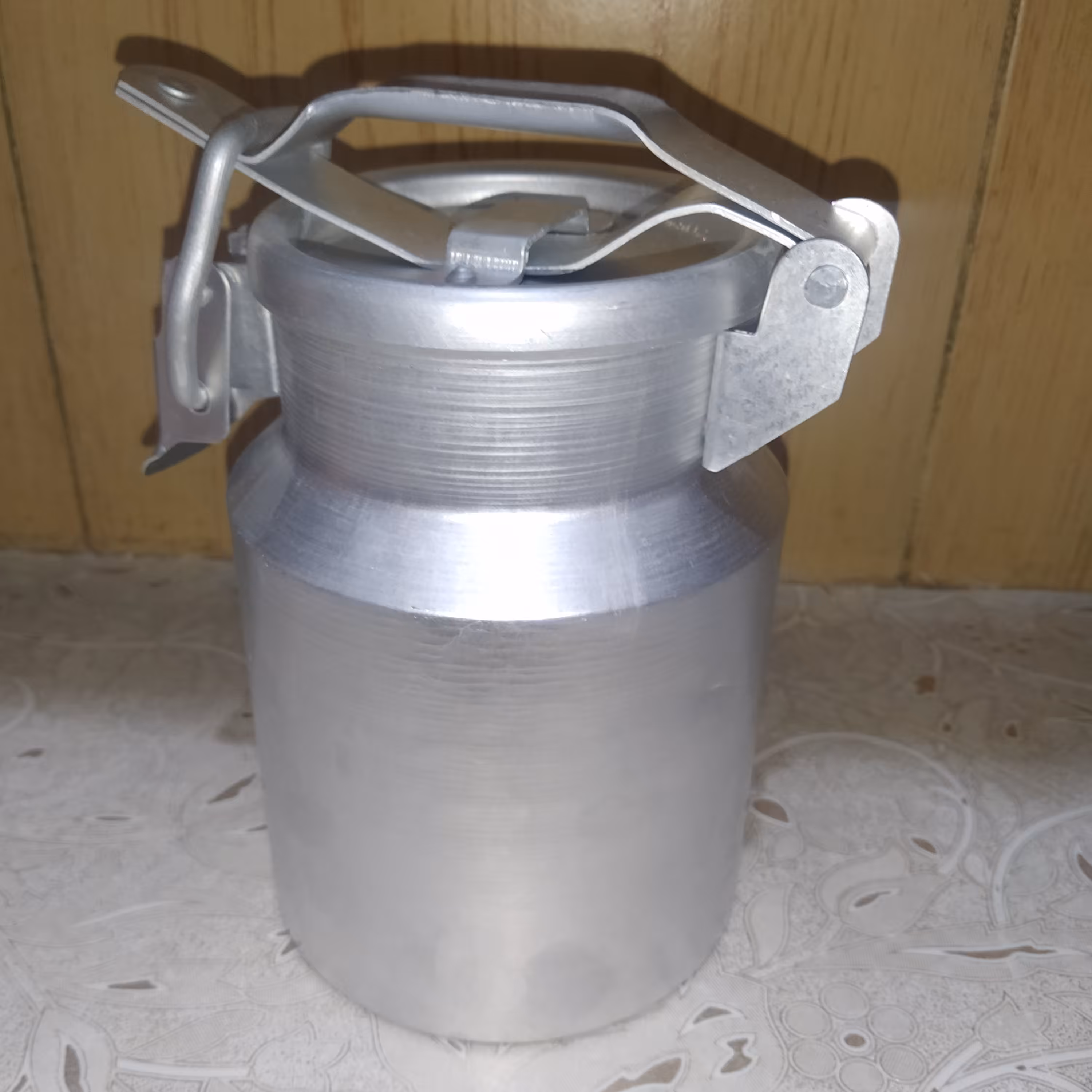 دبه درب قفلی شیر و روغن. سایز 1.5 کیلویی