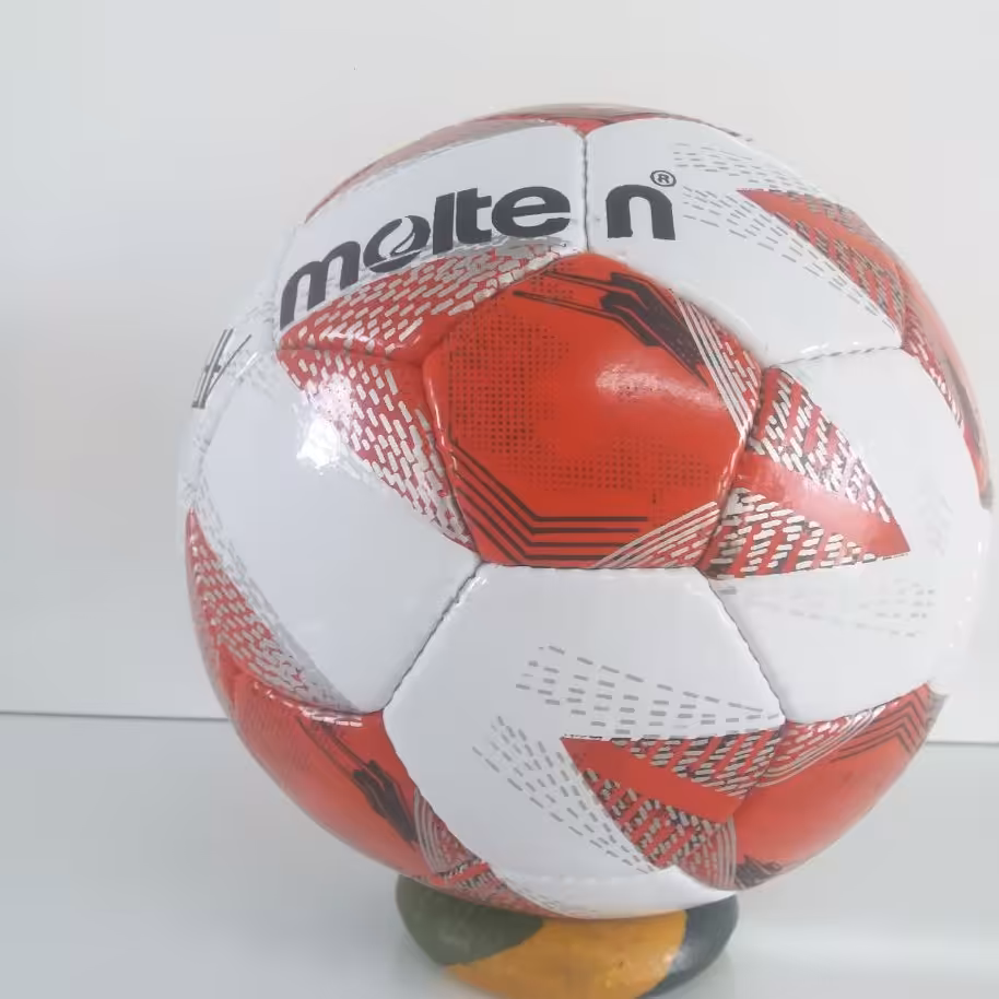  توپ فوتبال مولتن سایز 4 (ارسال رایگان ) جهت  مدرسه فوتبال  توپ زرنگ شماره 4  