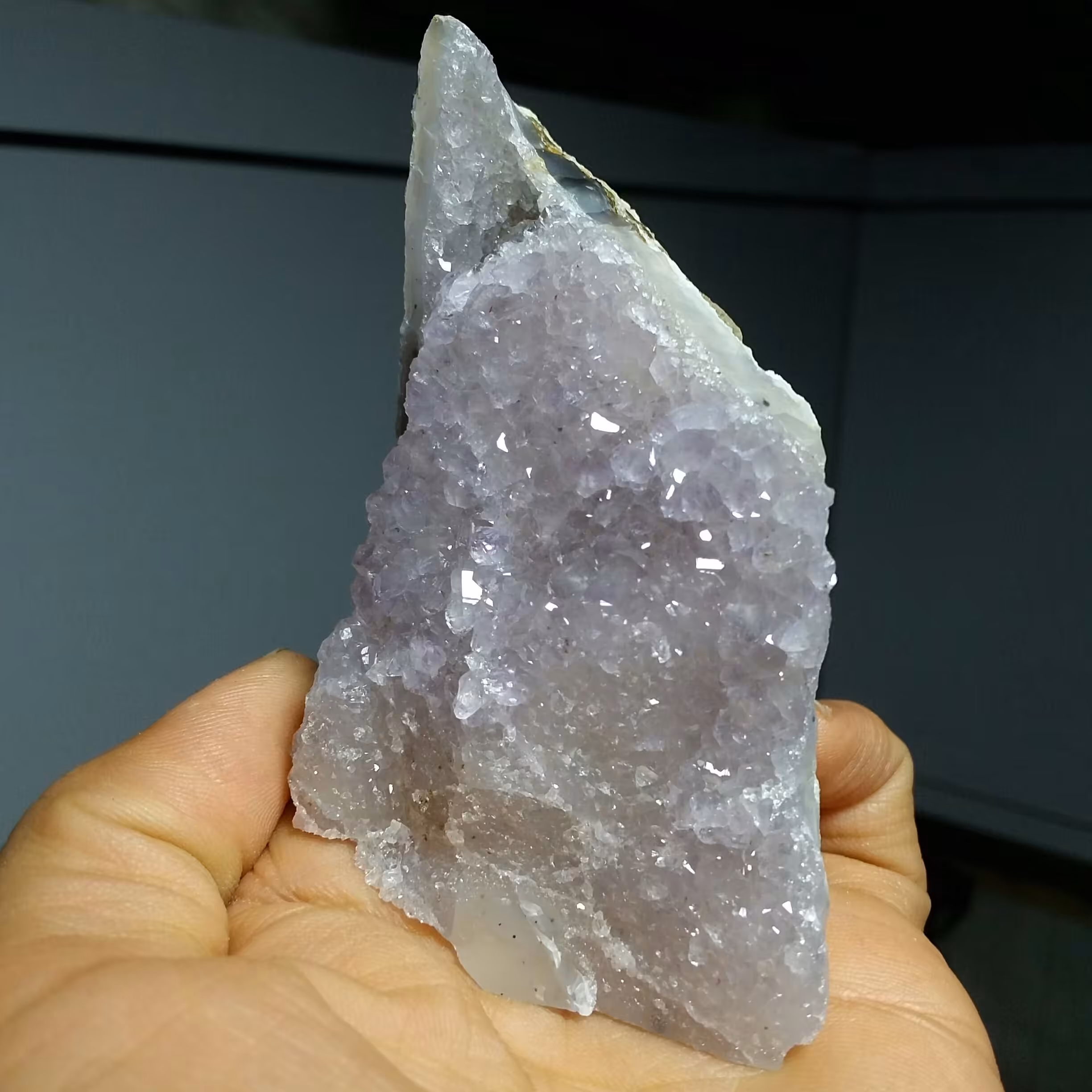 سنگ راف آمتیس آمیتیست آماتیس آمیتیس بلور ریز با تلالوئی بی نظیرکلکسیونی کد 11863