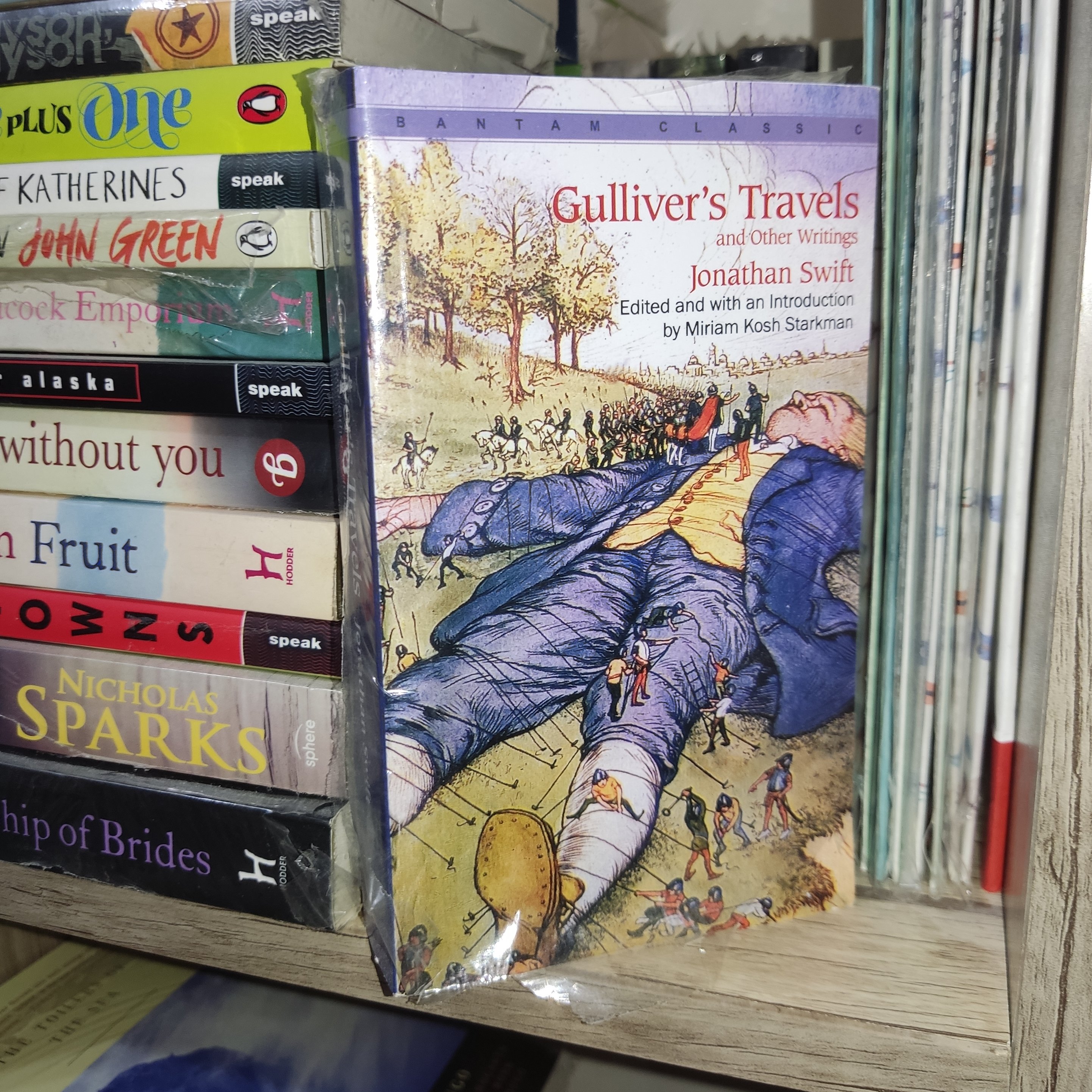 کتاب زبان اصلی Gulliver's Travels and Other Writings (سفرهای گالیور و داستان های دیگر) - اثر جاناتان سوئیفت