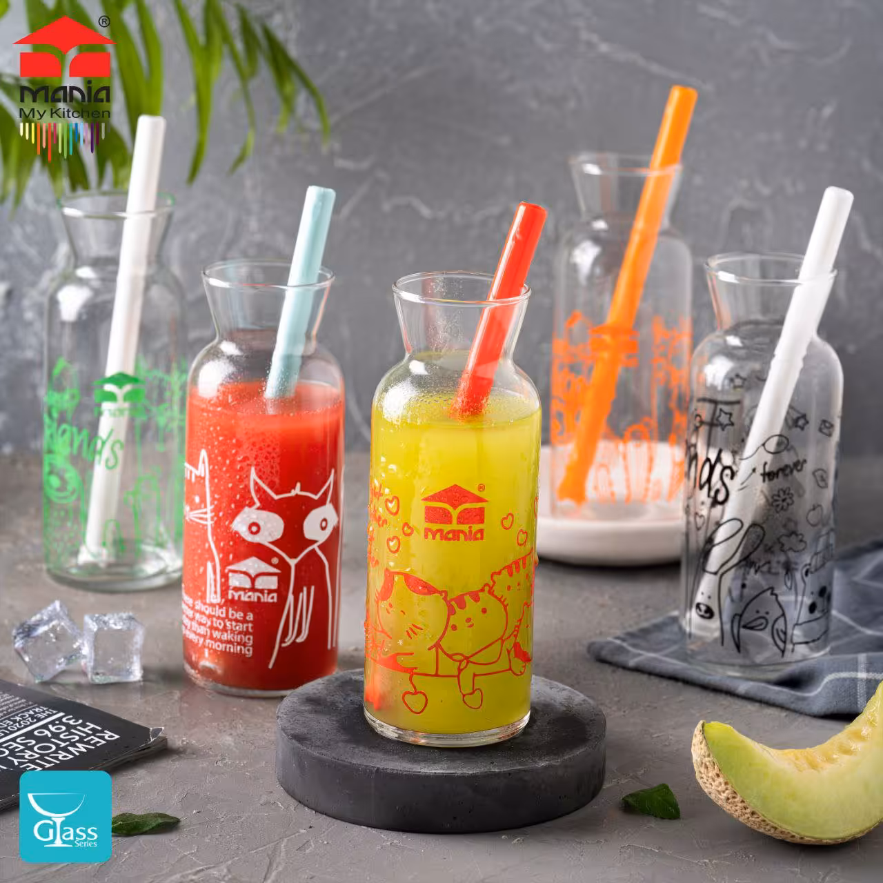 لیوان اسموتی طرح دار مانیا