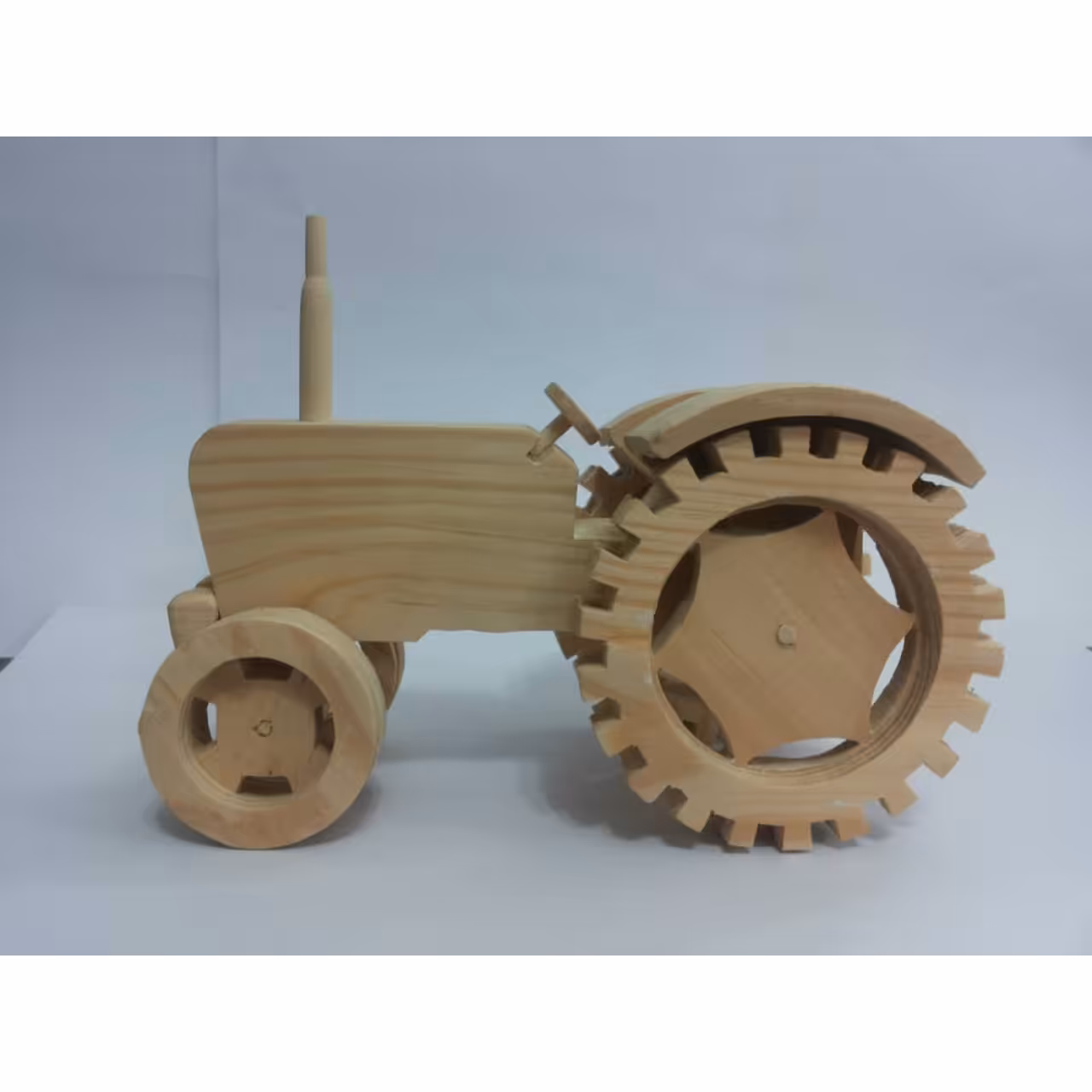 ماکت دست ساز چوبی تراکتور