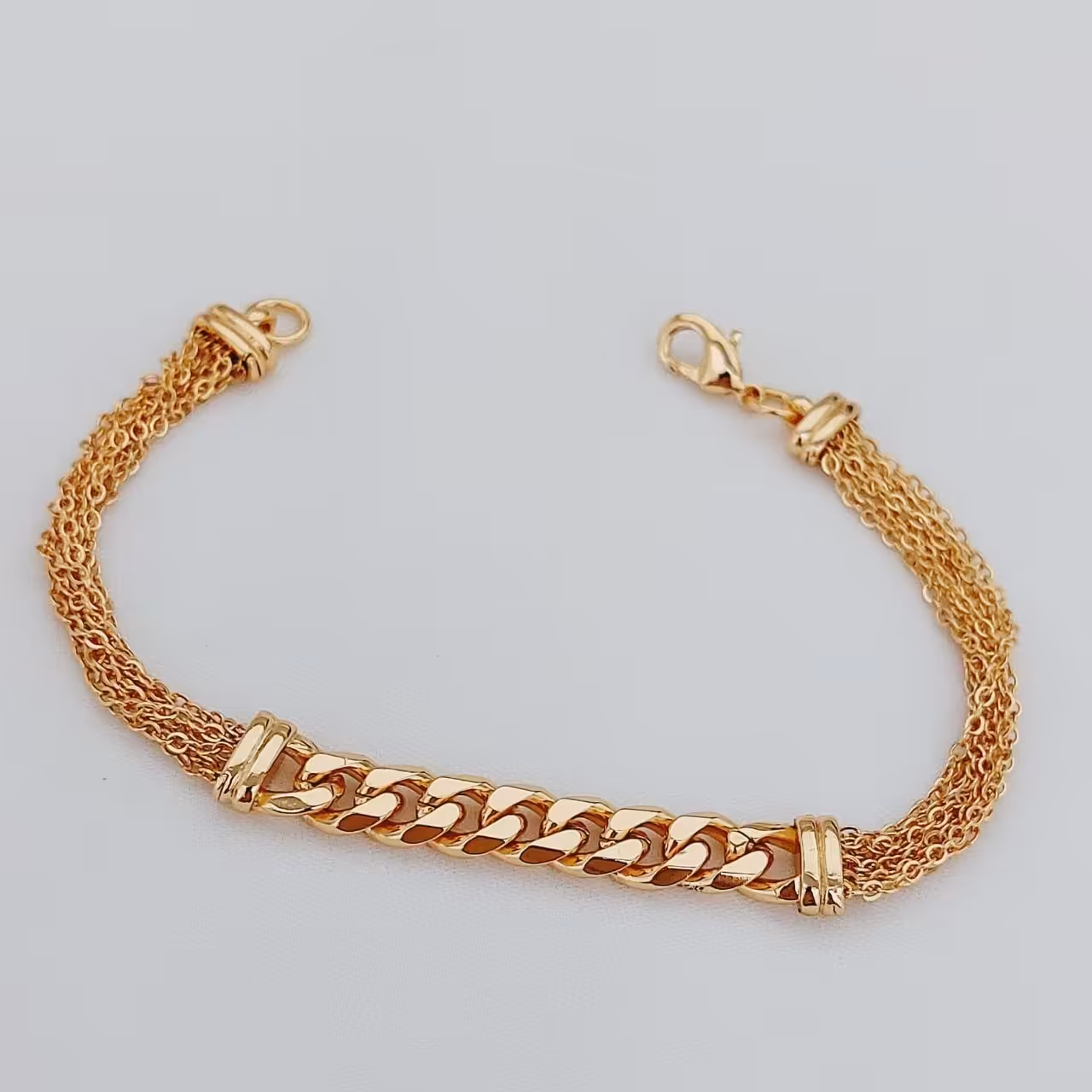 دستبند کد10239طرح طلا.آبکاری طلا.رنگ ثابت.ضدحساسیت