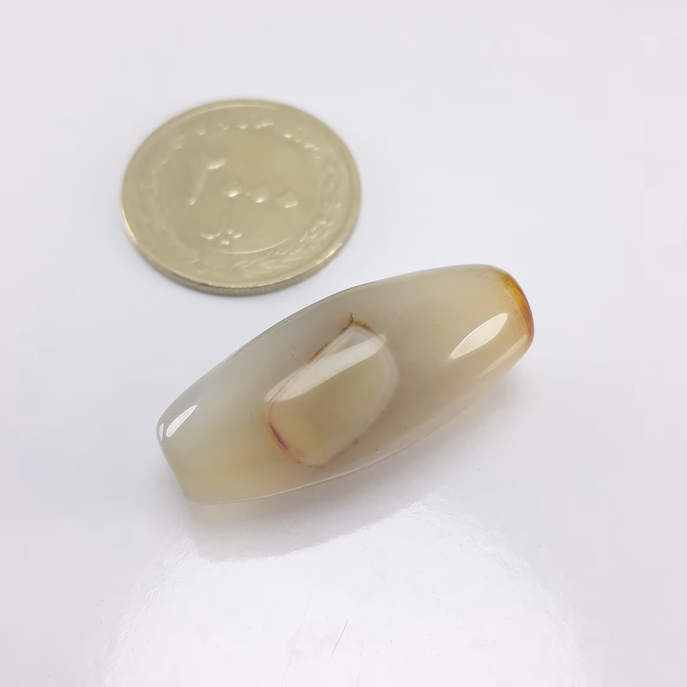 مهره لول عقیق سلیمانی زیبا  معدنی یه طرفش سوراخه 