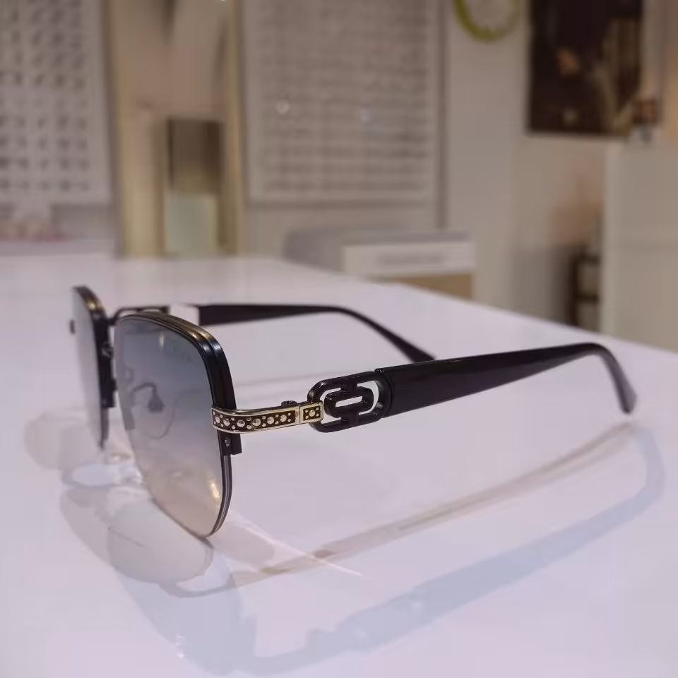 عینک افتابی طرح نیم فریم زنانه عدسی یووی 400 استاندارد