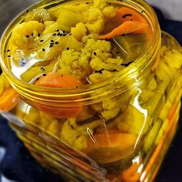 ترشی مخلوط زرد دو و نیم کیلویی