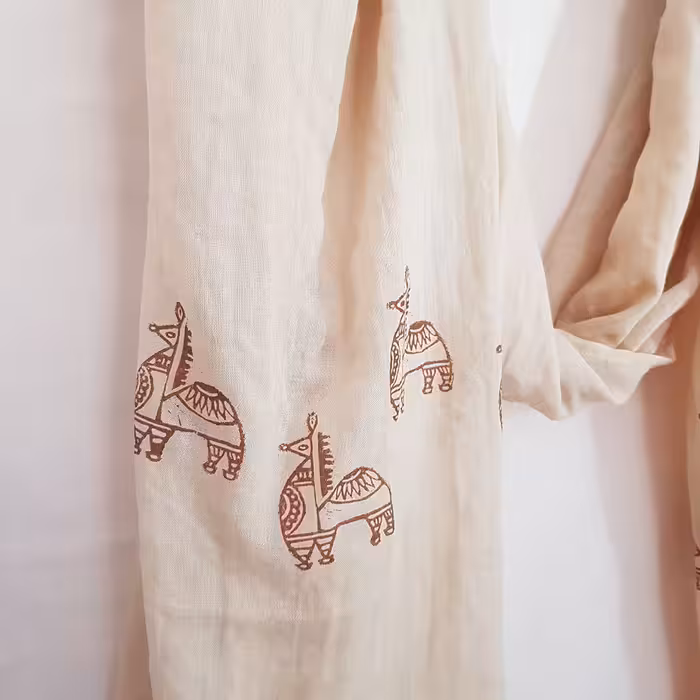 شال کرم با طرح اسب دالا