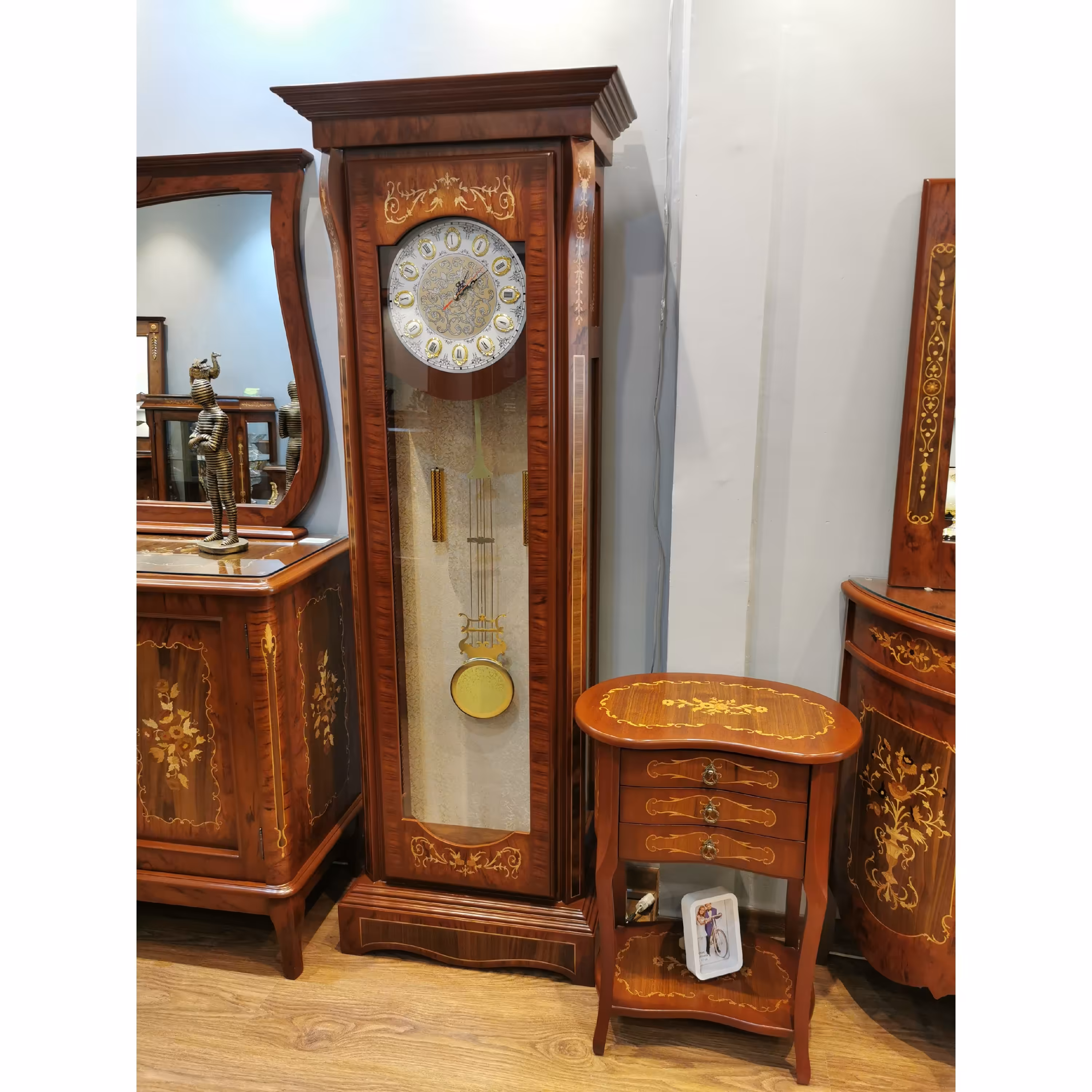 ساعت ایستاده معرق مدل شطرنجی (ارسال به صورت پس کرایه) 