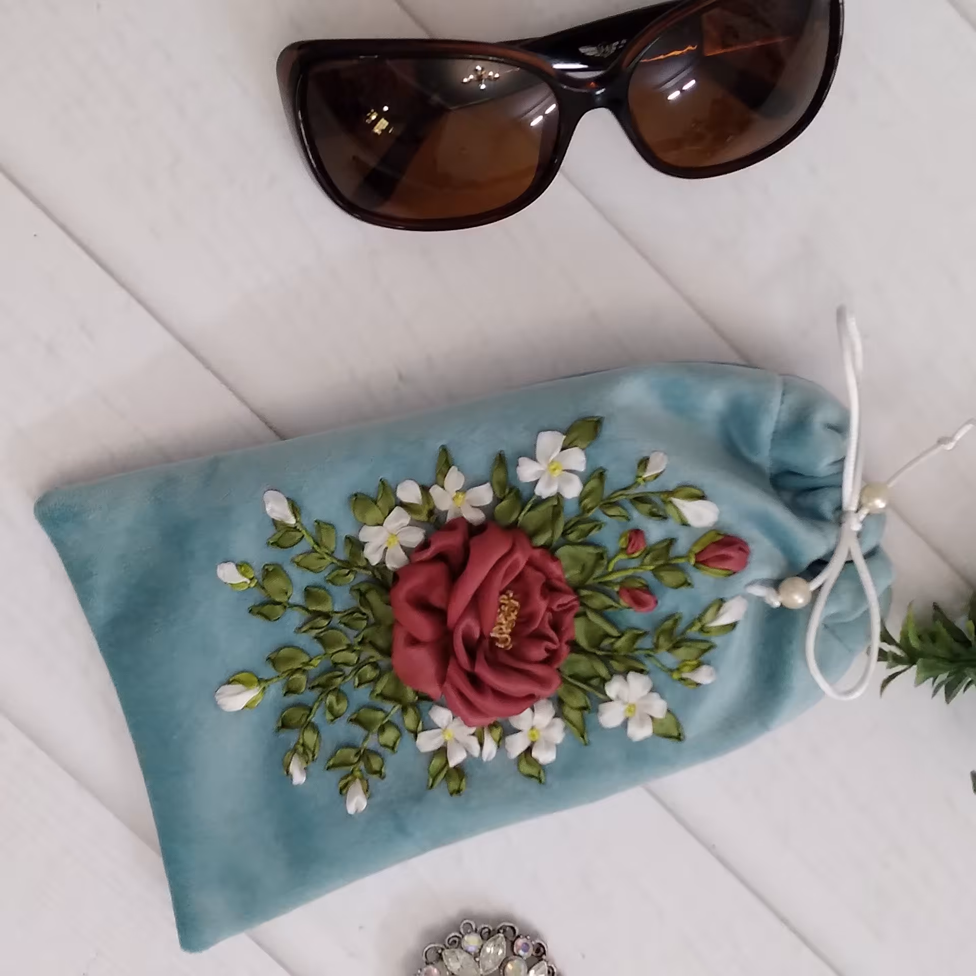 کیف عینک مخمل روباندوزی