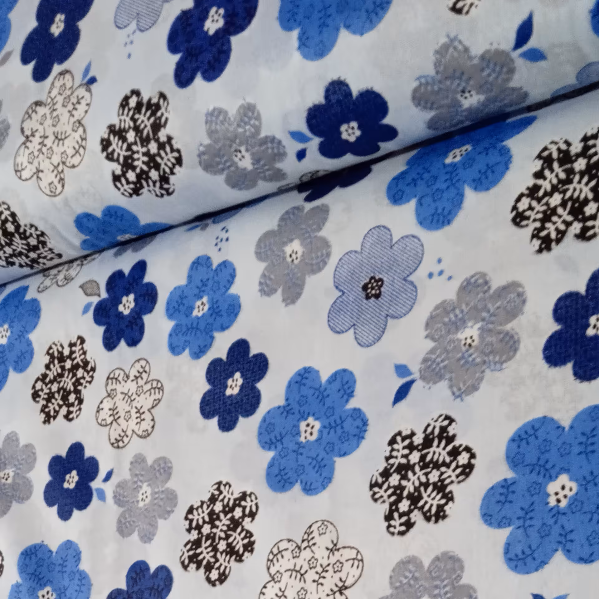 پارچه  ملافه ای   با  عرض دو متری گلدار    پارچه ملحفه ای   روتختی روتشکی ابی