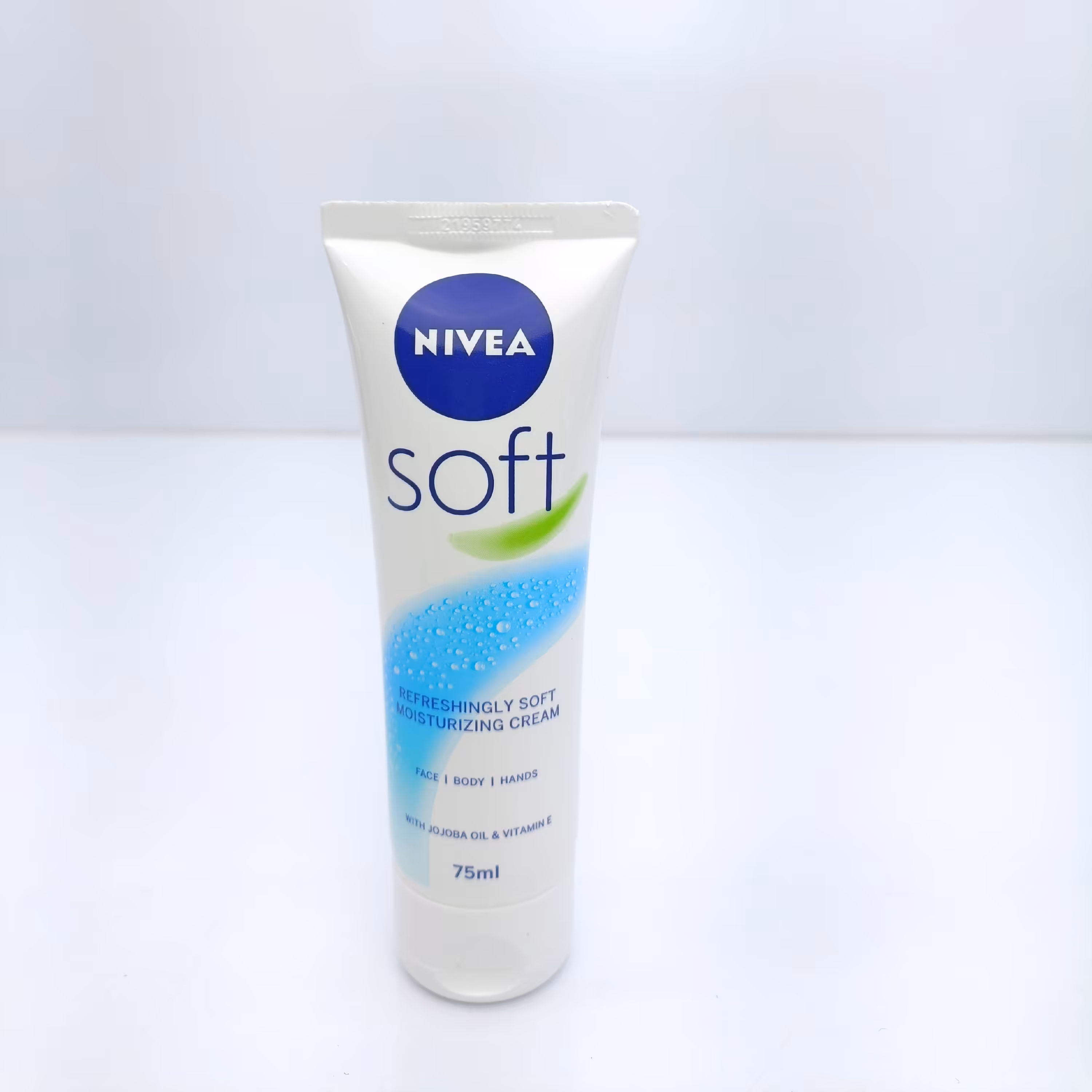 کرم مرطوب کننده تیوپی نیوا Nivea مدل Soft