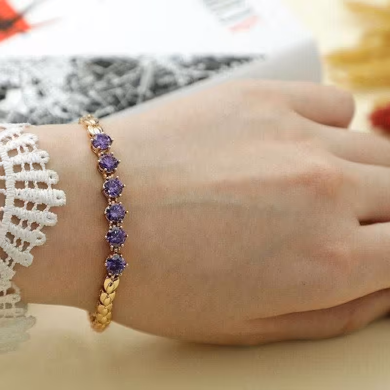 دستبند نگین بنفش از برند معتبر ژوپینگ به طول 17 تا 19 سانت قابل تنظیمه