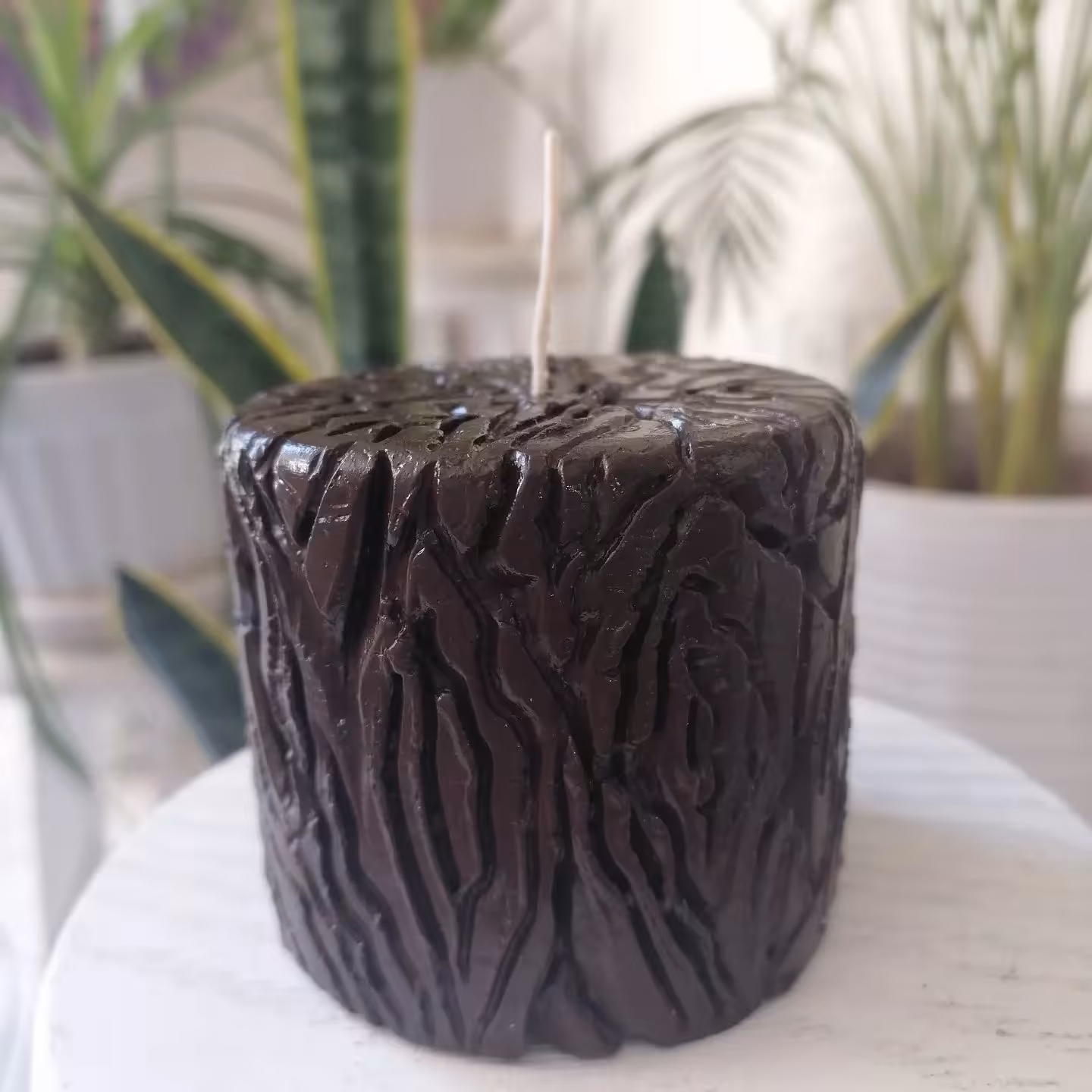 شمع طرح تنه درخت در ارتفاع 6سانت و عرض 7 سانت رنگ قهوه ای تیره طرح چوب