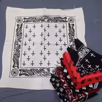 دستمال سر مردونه طرحدار مشکی قرمز سفید صورتی 