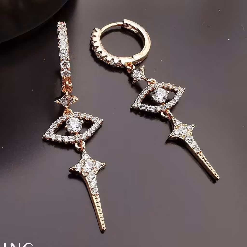 گوشواره طرح چشم با نگین کاری فوق العاده زیبا رنگ ثابت و ضد حساسیت
