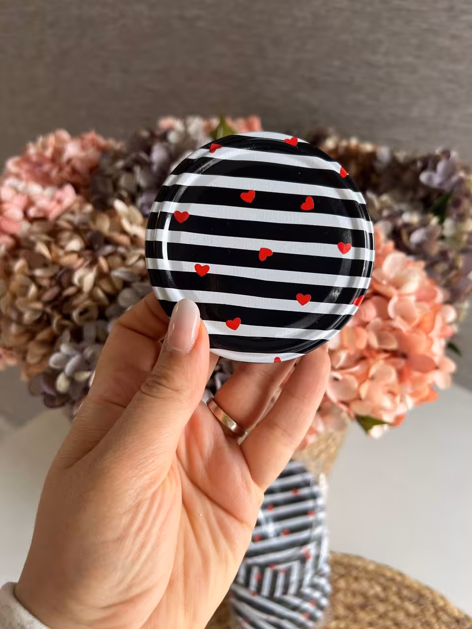 درب بانکه فلزی طرح راه راه قلب قرمز کد 33